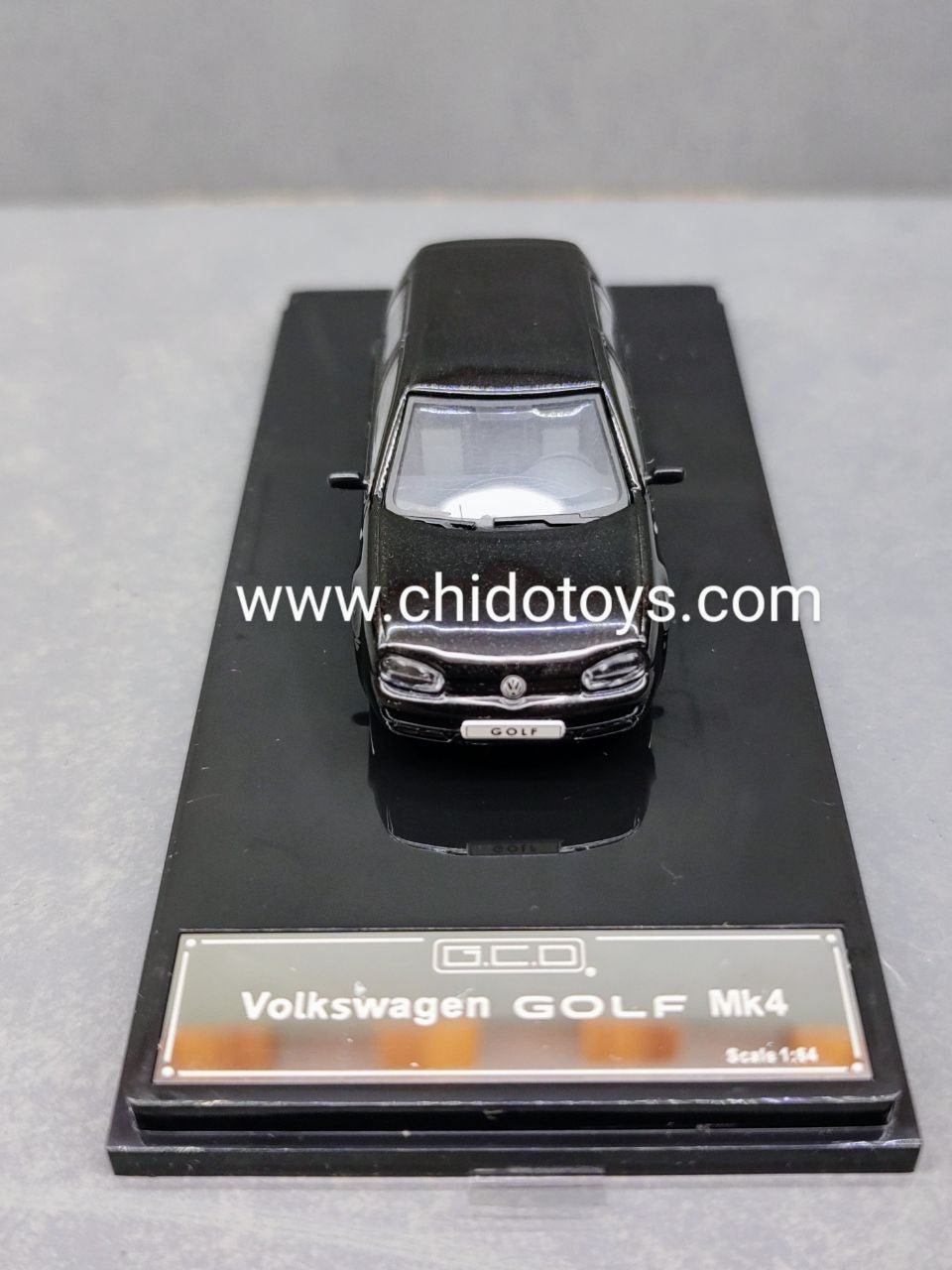 Auto a escala marca GCD, Modelo Volkswagen Golf MK4 - Chido Toys