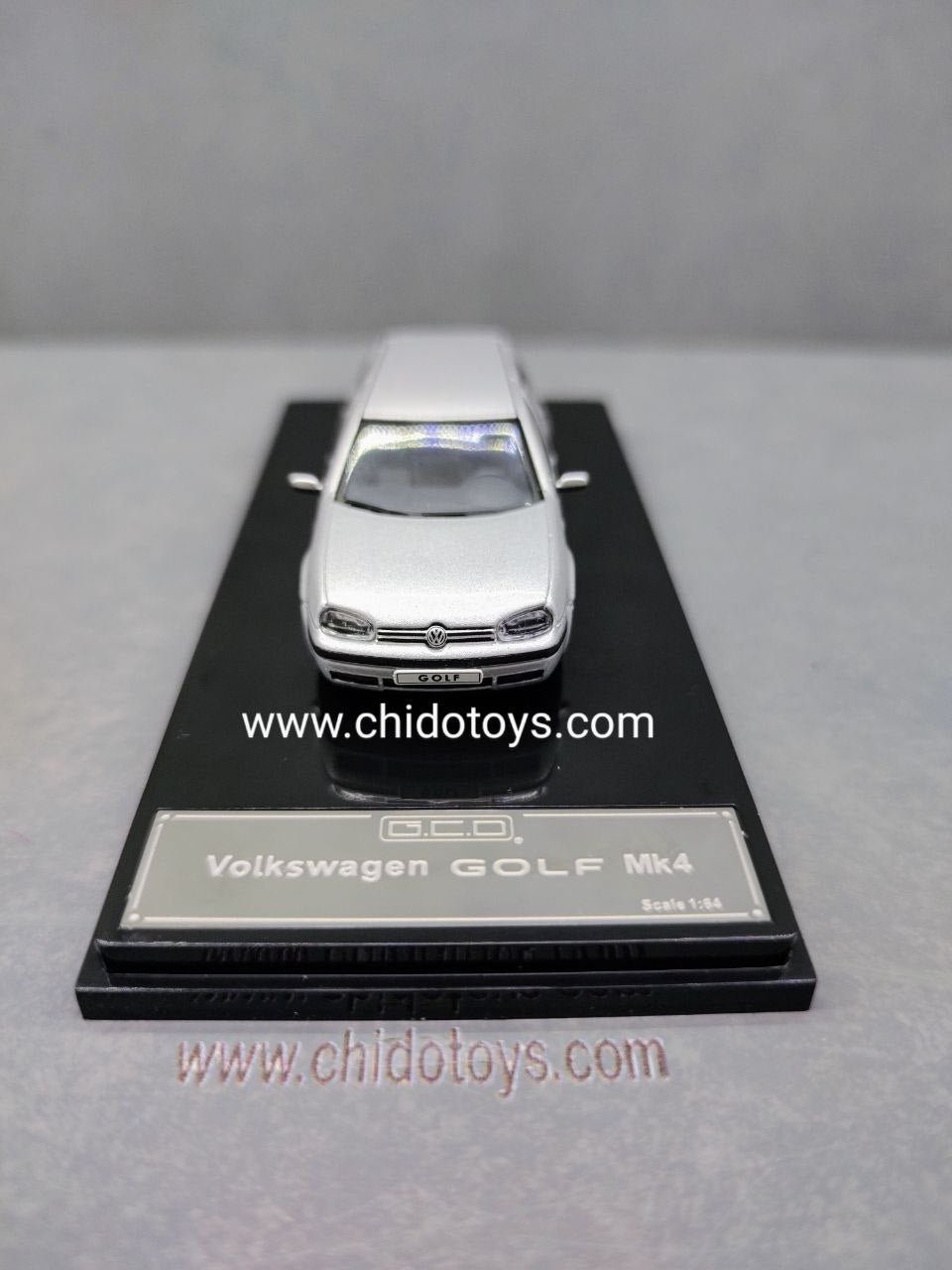 Auto a escala marca GCD, Modelo Volkswagen Golf MK4 - Chido Toys