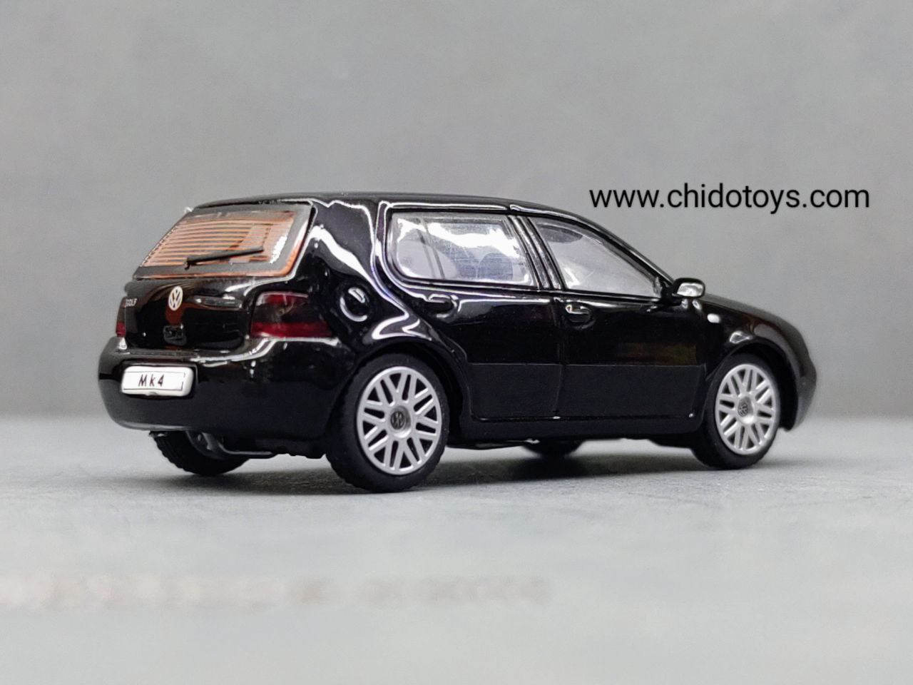 Auto a escala marca GCD, Modelo Volkswagen Golf MK4 - Chido Toys