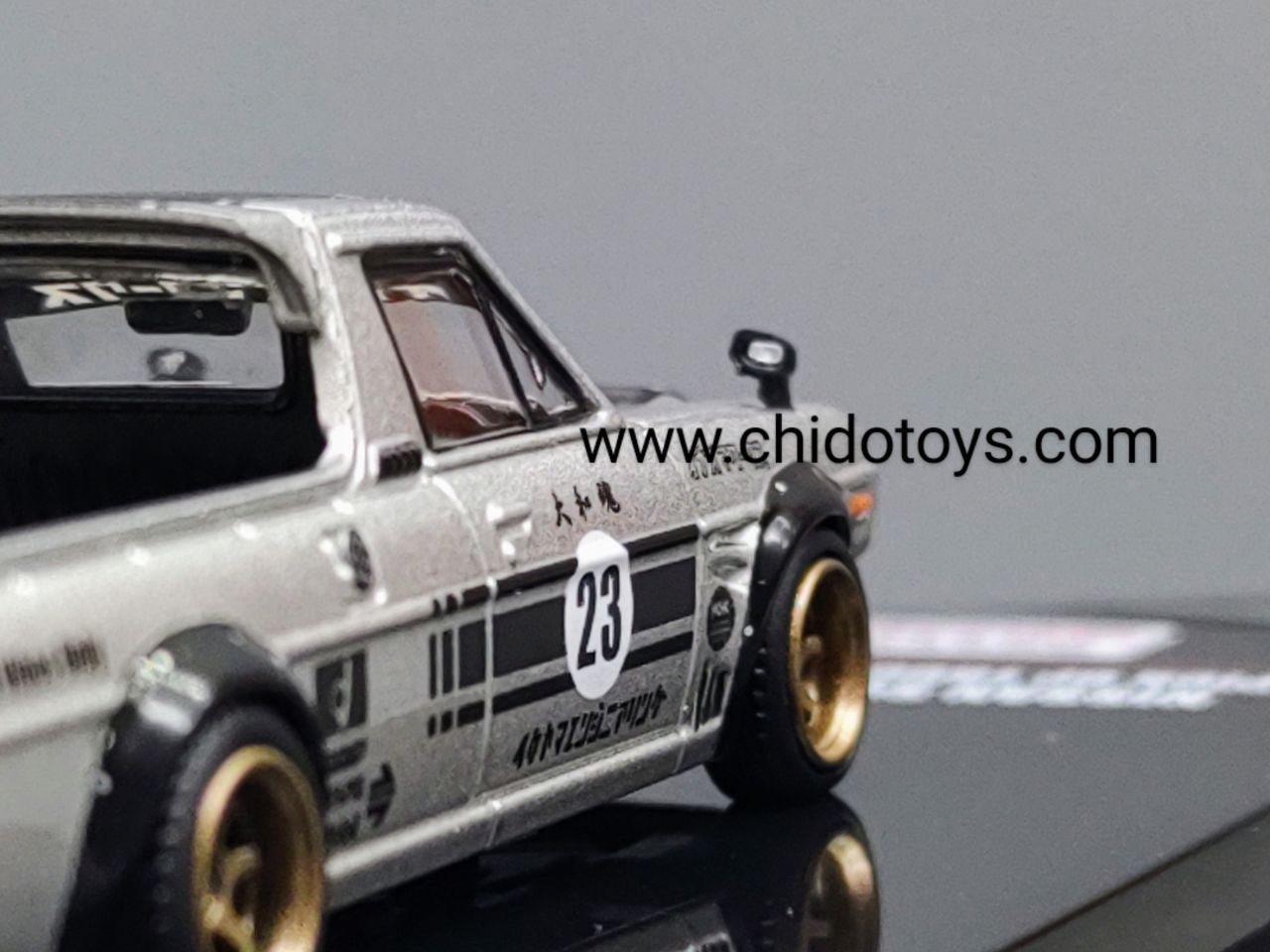 Auto a escala marca Inno 64, Modelo Nissan Hakotora Pick Up Truck - Chido Toys