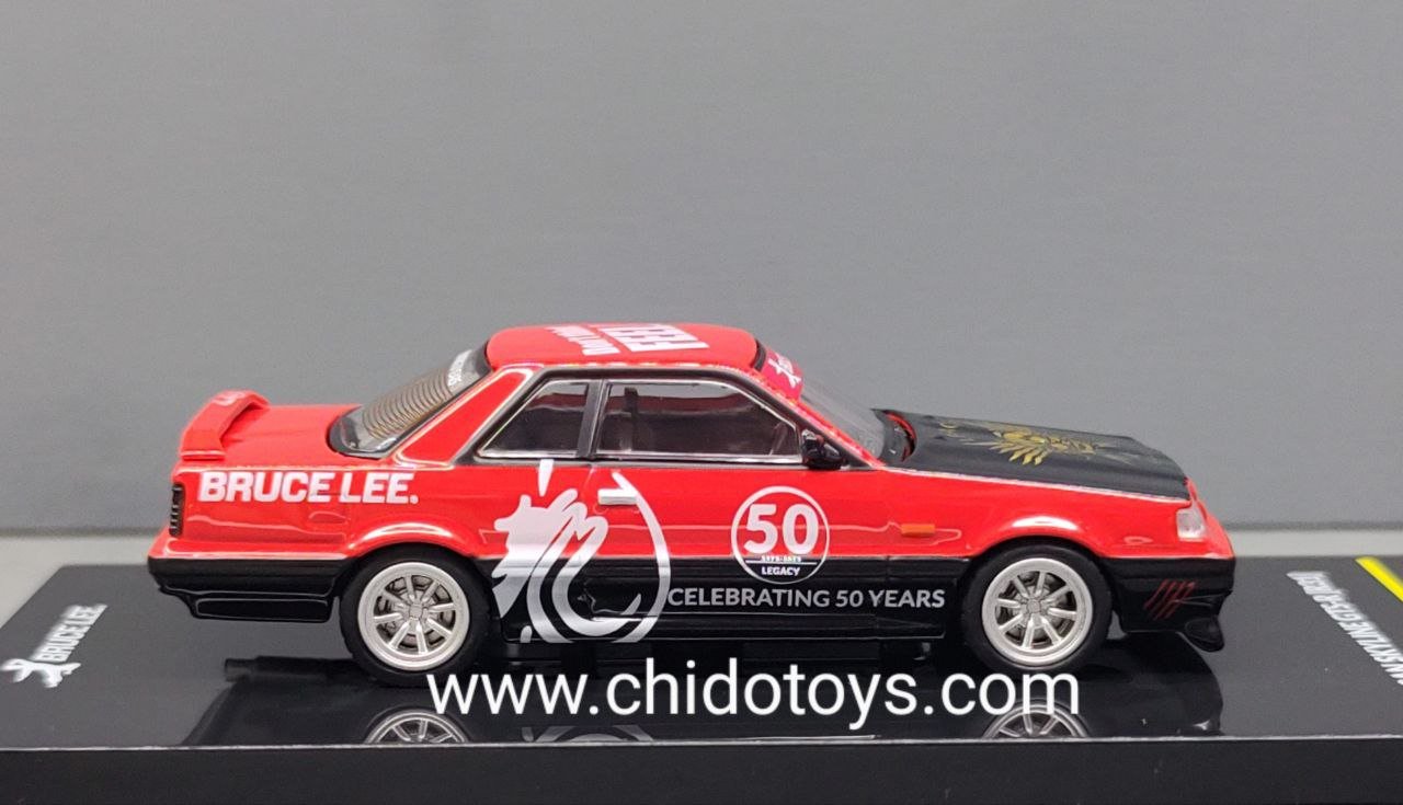 Auto a escala marca Inno64, GT - R R31 conmemorativo Bruce Lee - Chido Toys