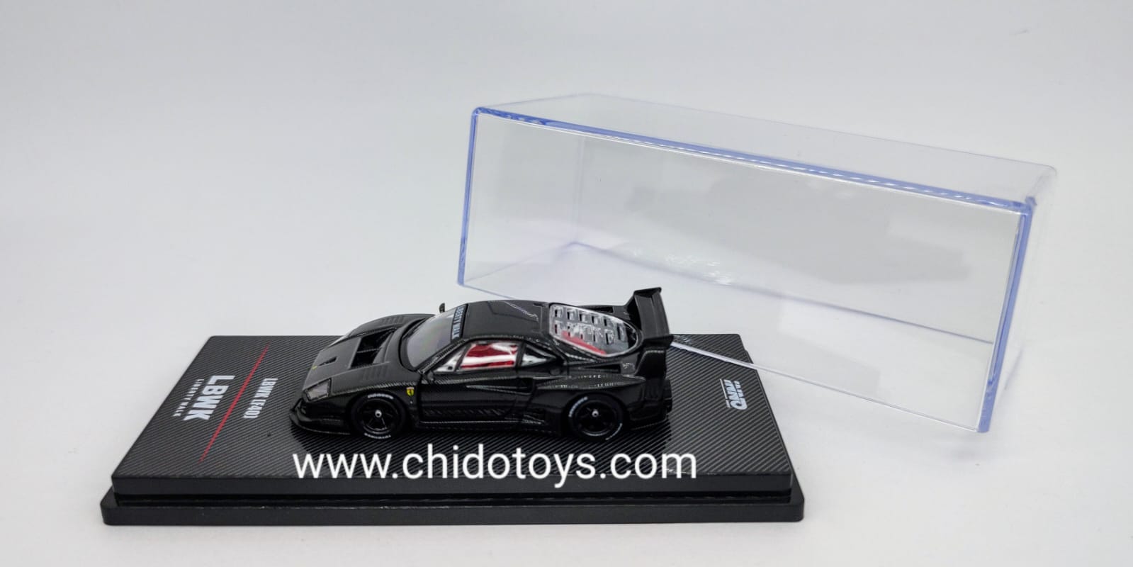 Auto a escala marca Inno64, Modelo LBWK F40 Tokio Salón - Chido Toys