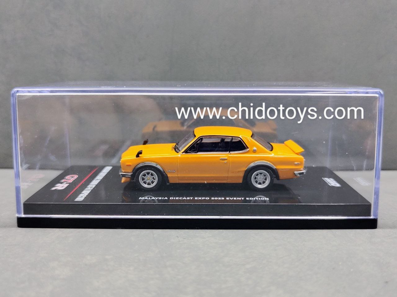Auto a escala marca Inno64, Modelo Skyline 2000 GTR (KPGC10) Exclusivo del Malasia Diecast Expo 2023 - Chido Toys