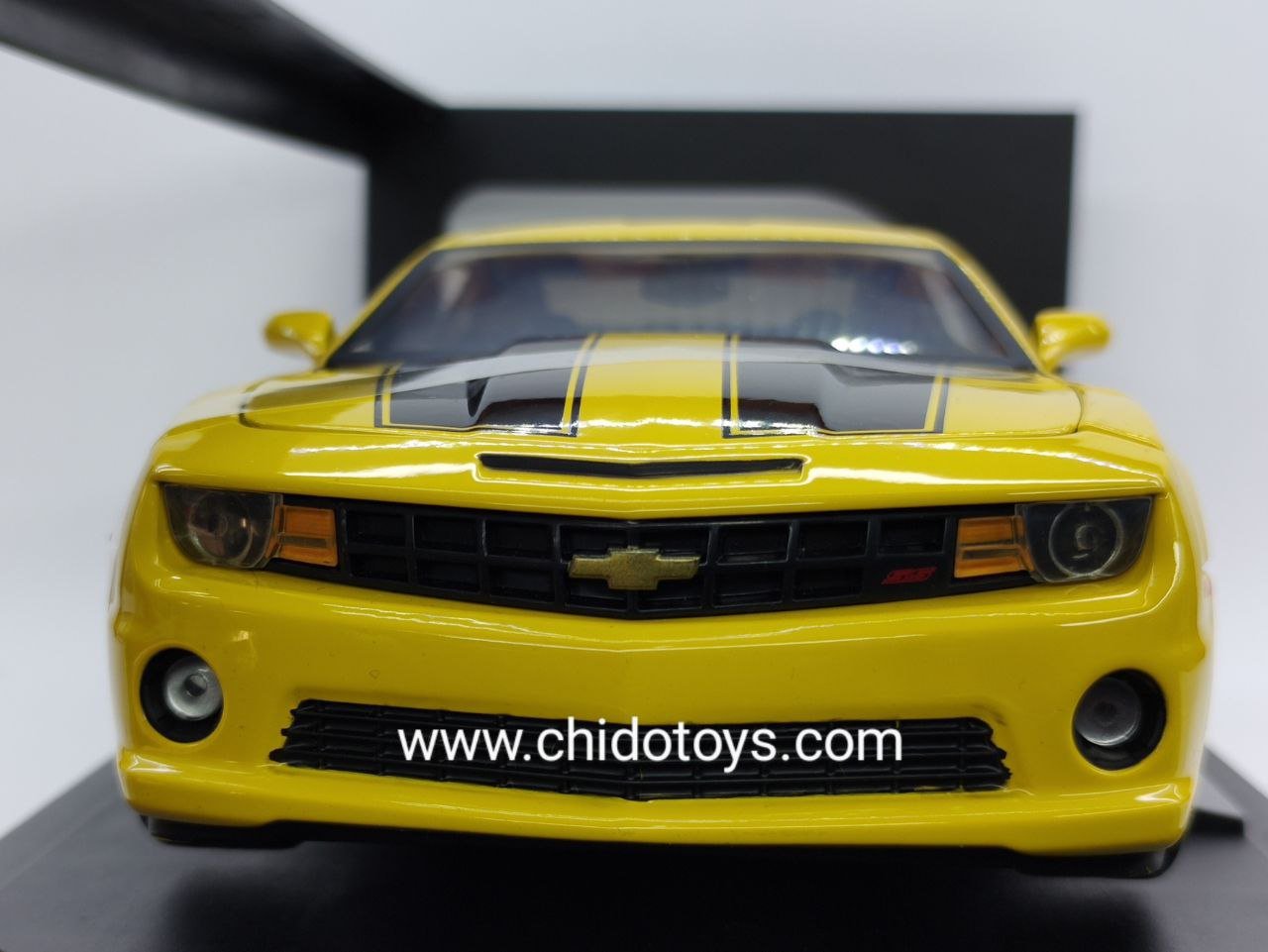 Auto a escala marca JADA, Modelo Chevrolet Camaro SS 2010 - Chido Toys