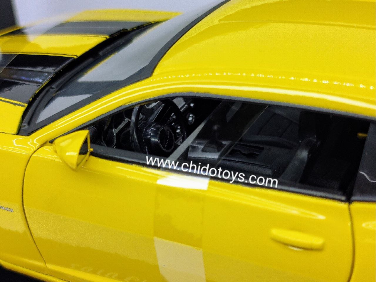 Auto a escala marca JADA, Modelo Chevrolet Camaro SS 2010 - Chido Toys