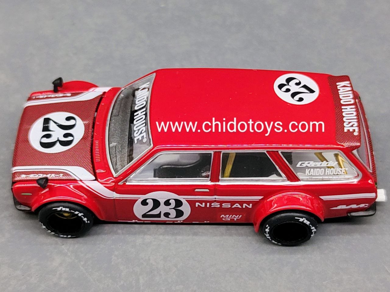 Auto a escala marca Kaido House & Mini GT, Modelo Wagon 510, Carbon Fiber V2 - Chido Toys