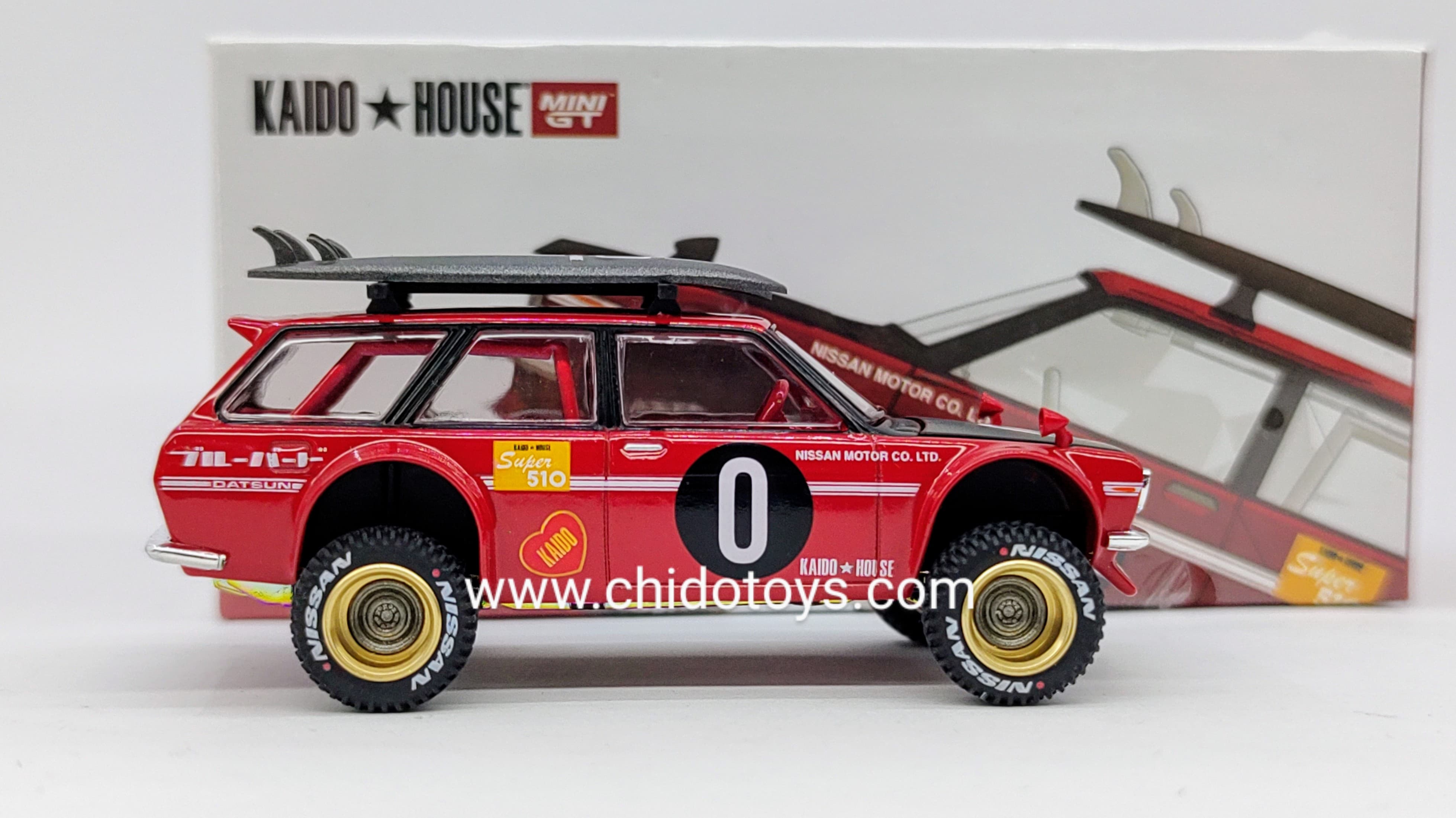 Auto a escala marca Kaido House, Modelo Chase Nissan Datsun Wagon 510, Surf Safari RS V2 - Chido Toys