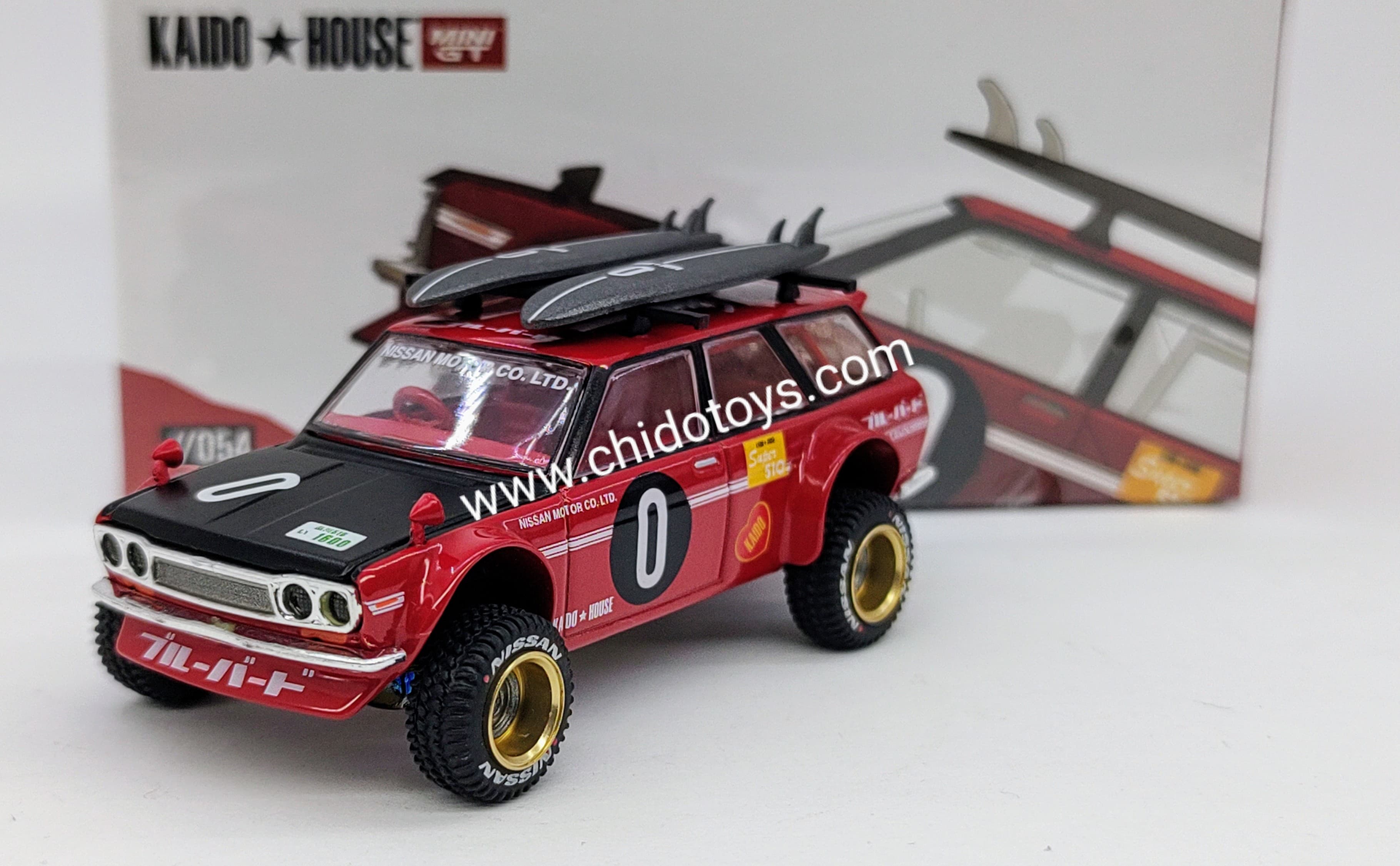 Auto a escala marca Kaido House, Modelo Chase Nissan Datsun Wagon 510, Surf Safari RS V2 - Chido Toys