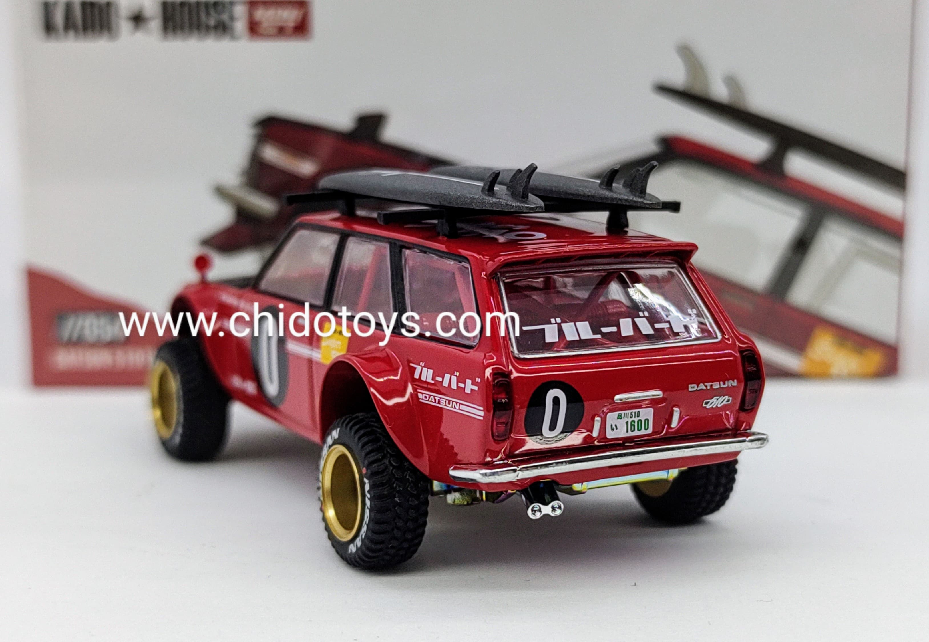 Auto a escala marca Kaido House, Modelo Chase Nissan Datsun Wagon 510, Surf Safari RS V2 - Chido Toys