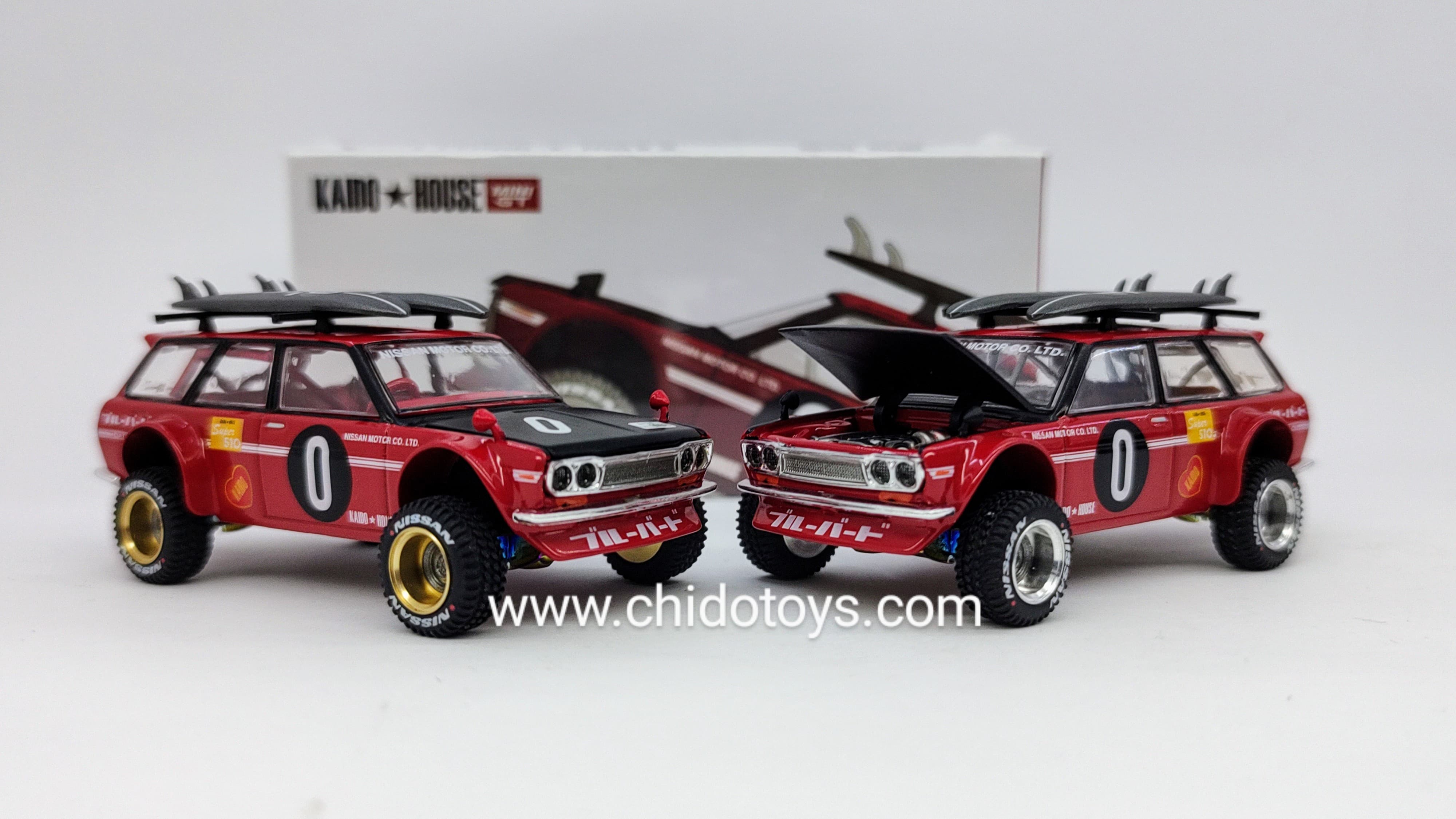 Auto a escala marca Kaido House, Modelo Chase Nissan Datsun Wagon 510, Surf Safari RS V2 - Chido Toys