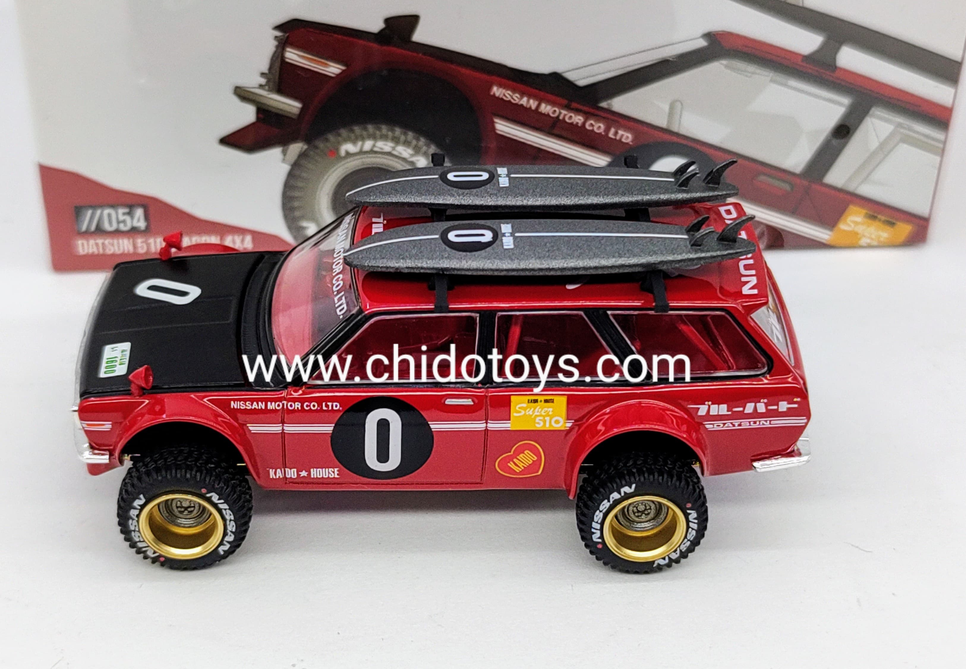 Auto a escala marca Kaido House, Modelo Chase Nissan Datsun Wagon 510, Surf Safari RS V2 - Chido Toys