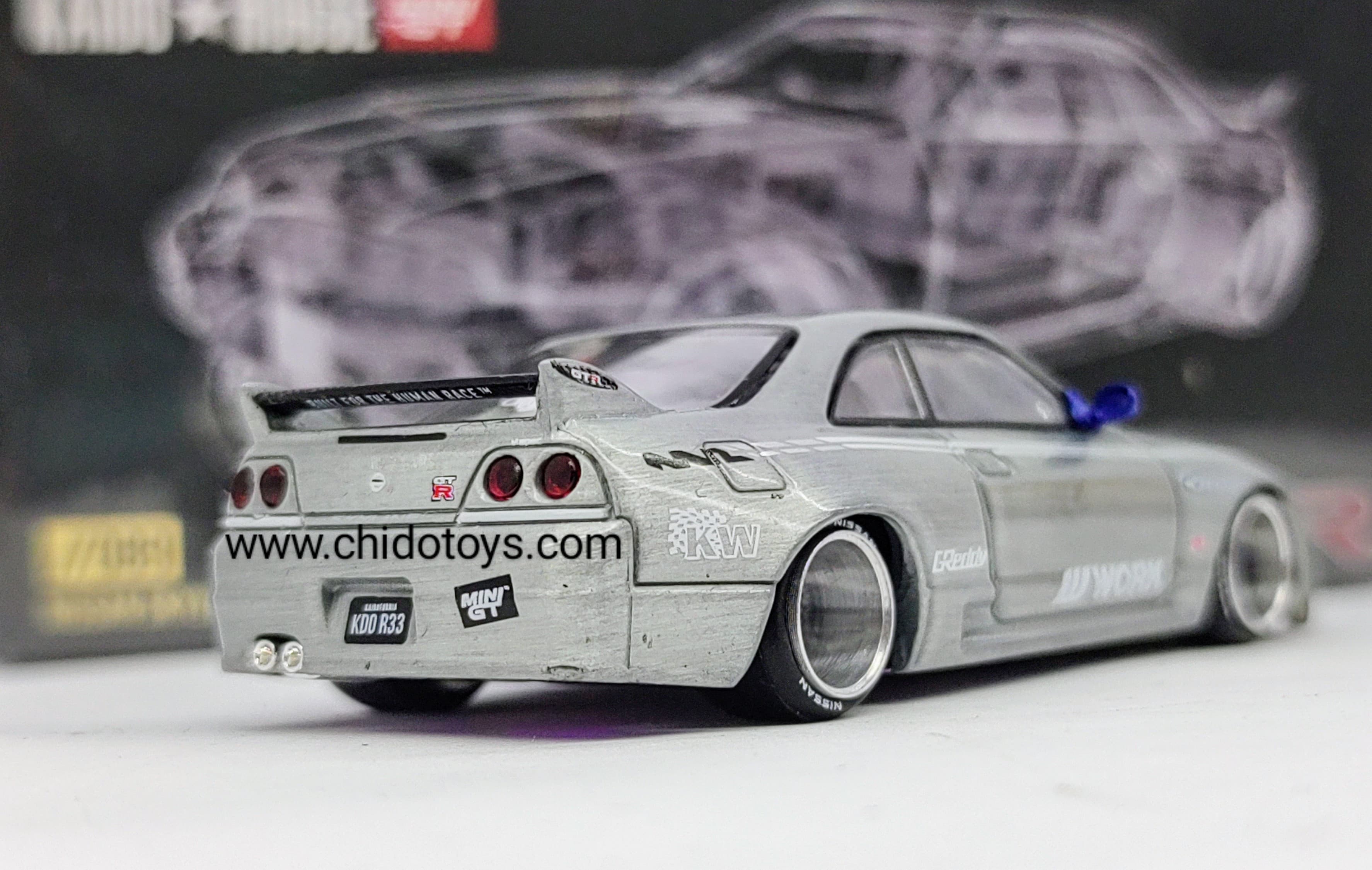 Auto a escala marca Kaido House, Modelo Chase Nissan Skyline GT - R (R33) (Azul) - Chido Toys