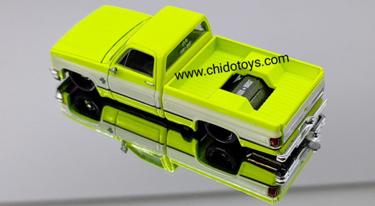 Auto a escala marca Kaido House, Modelo Chevrolet Silverado - Chido Toys