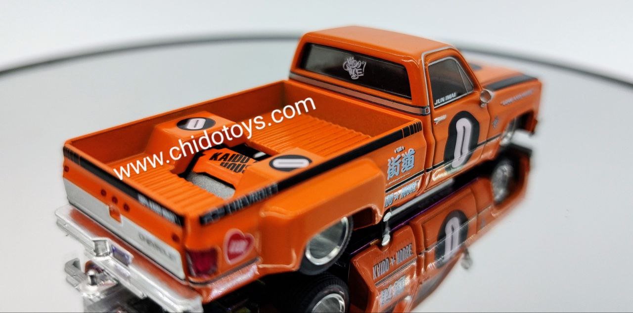 Auto a escala marca Kaido House, Modelo Chevrolet Silverado Dually - Chido Toys