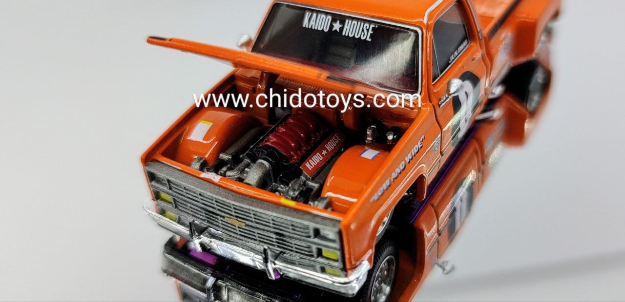 Auto a escala marca Kaido House, Modelo Chevrolet Silverado Dually - Chido Toys