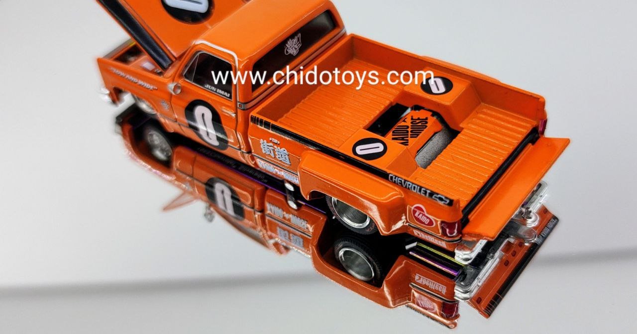 Auto a escala marca Kaido House, Modelo Chevrolet Silverado Dually - Chido Toys