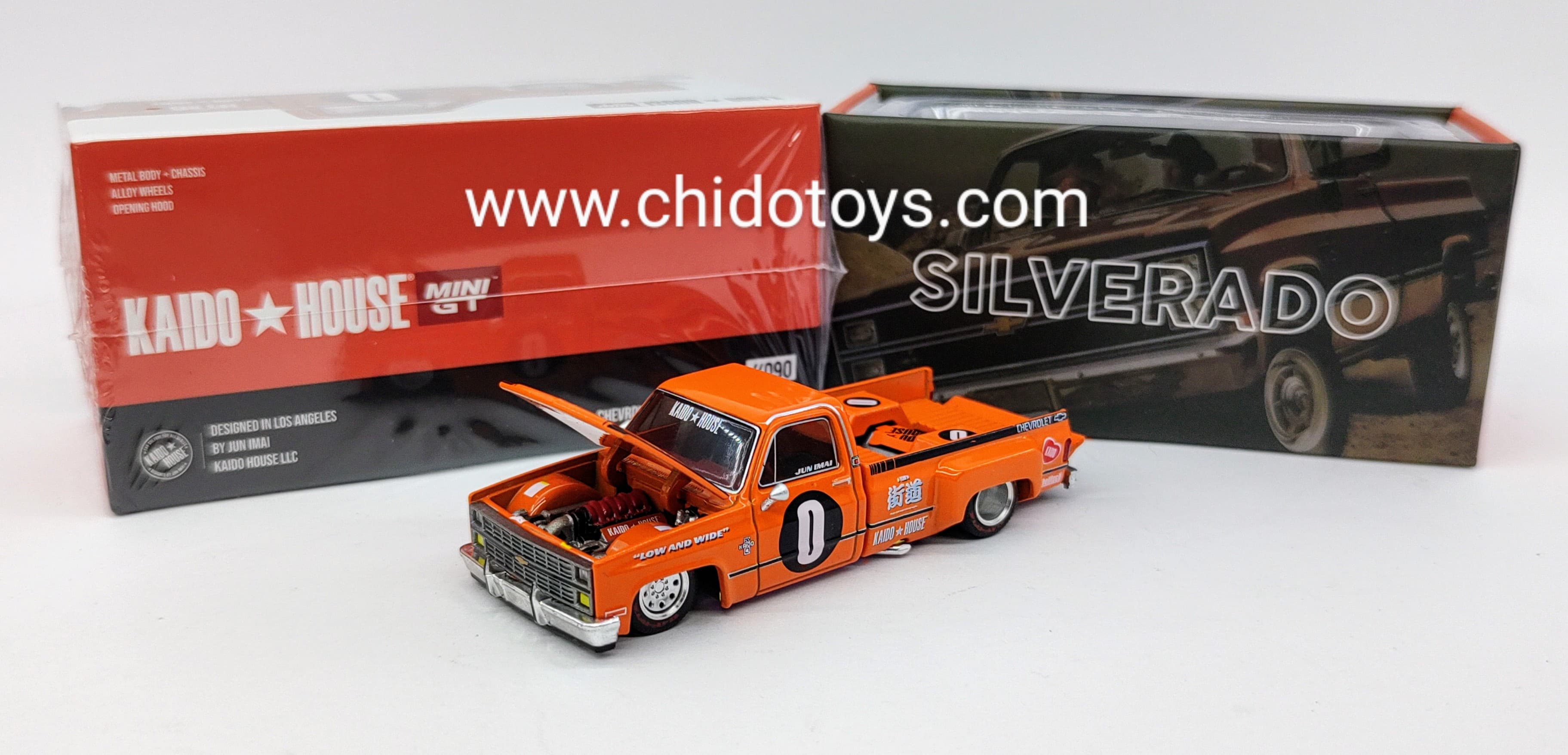 Auto a escala marca Kaido House, Modelo Chevrolet Silverado Dually - Chido Toys