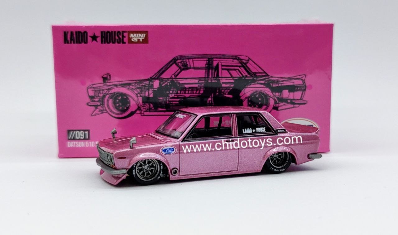 Auto a escala marca Kaido House, Modelo Datsun 510 Nismo Pink - Chido Toys