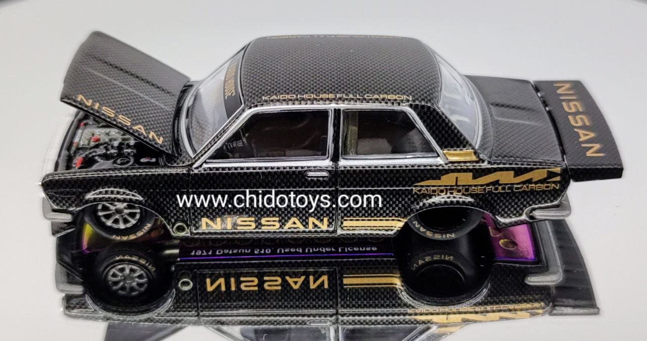 Auto a escala marca Kaido House, Modelo Datsun 510 Pro Street Full Carbón V1 - Chido Toys