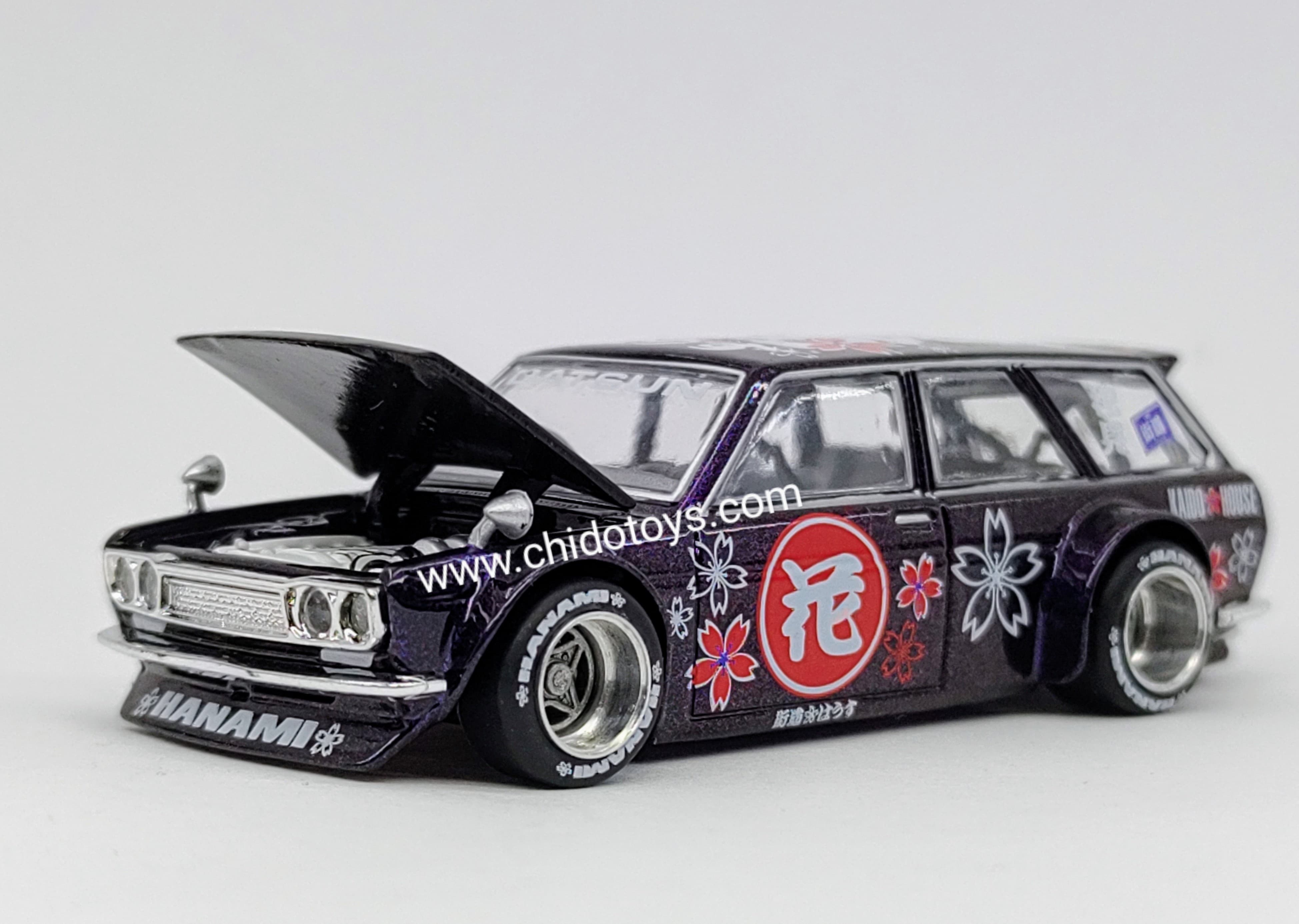 Auto a escala marca Kaido House Modelo Datsun Kaido 510 Wagon Hanami V3 - Chido Toys