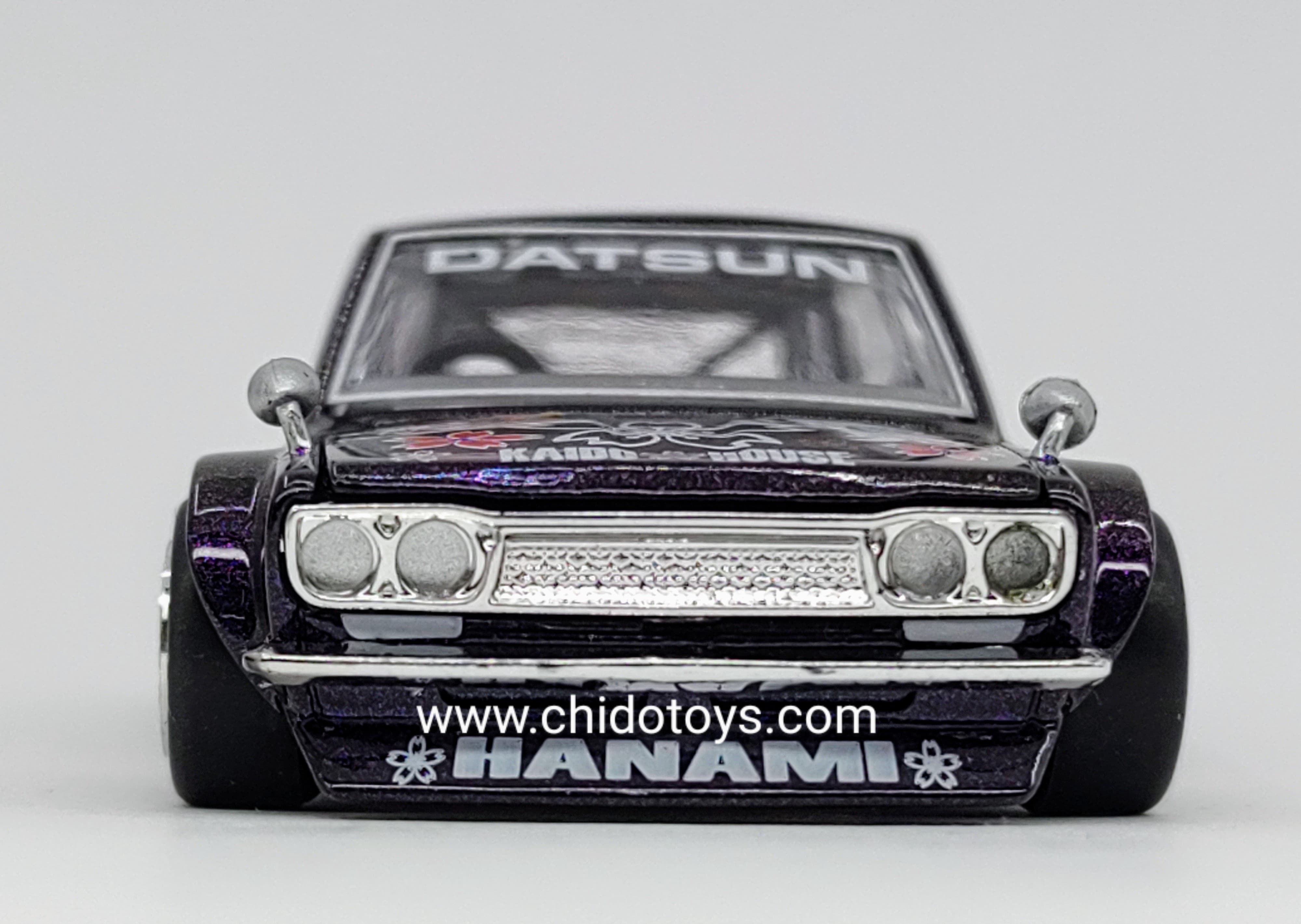 Auto a escala marca Kaido House Modelo Datsun Kaido 510 Wagon Hanami V3 - Chido Toys