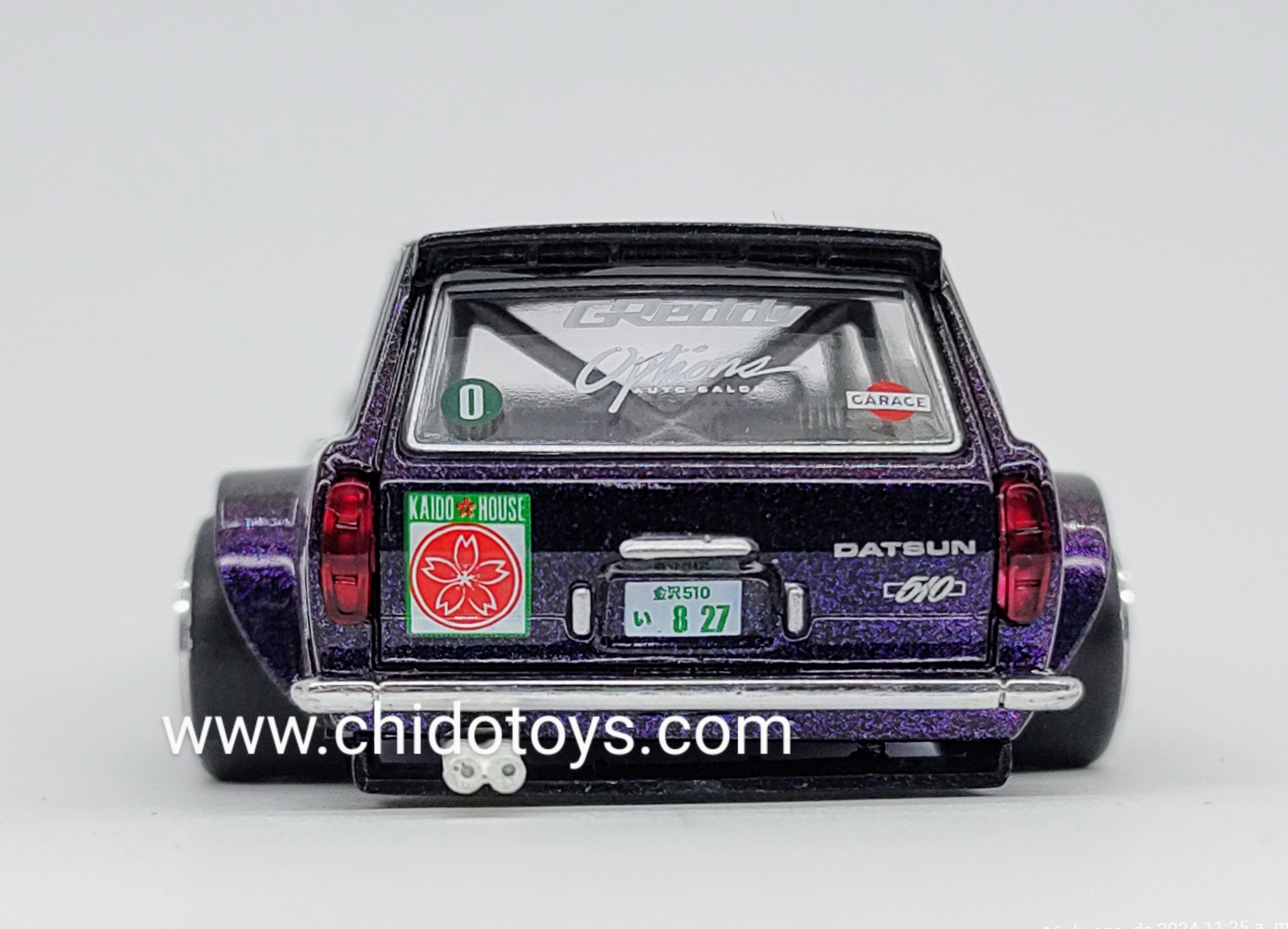 Auto a escala marca Kaido House Modelo Datsun Kaido 510 Wagon Hanami V3 - Chido Toys