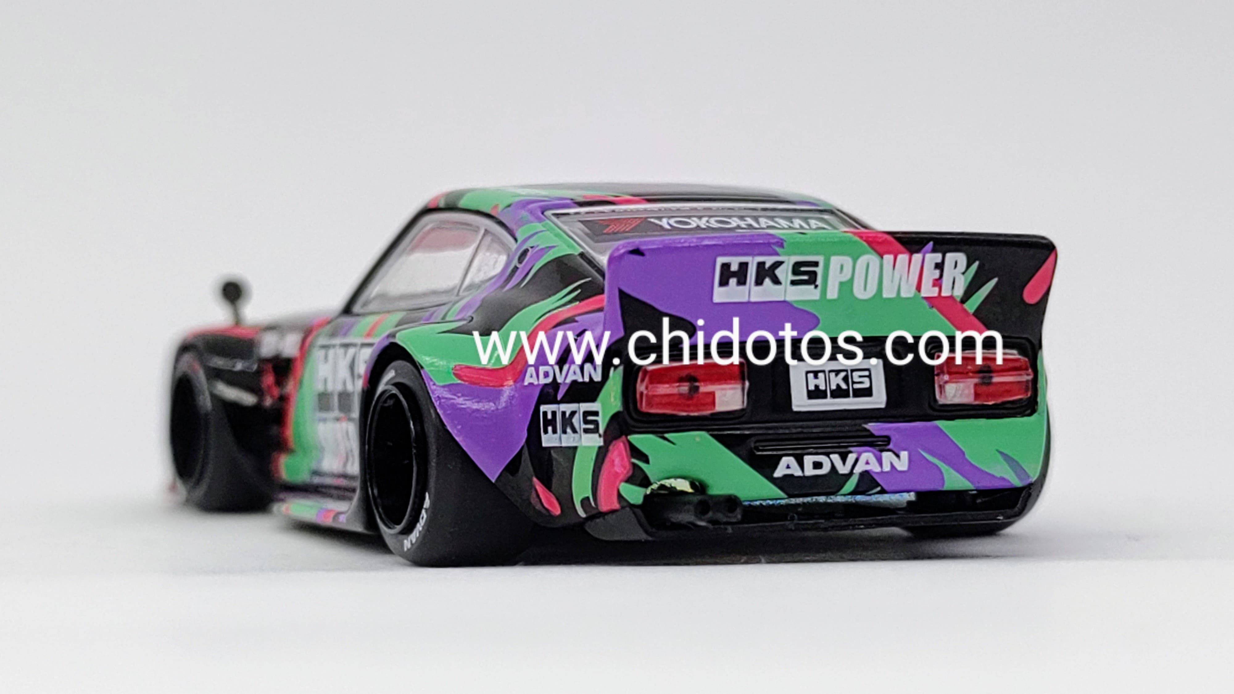 Auto a escala marca Kaido House, Modelo Nissan Fairlady Z HKS - Chido Toys