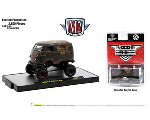 Auto a escala marca M2 Machines Exclusiva de la Supercon 2023 Volkswagen Delivery 4×4 Oxidado 1960 - Chido Toys