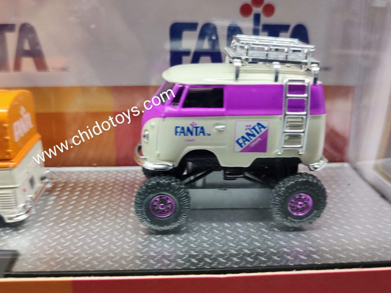 Auto a escala marca M2 Machines, SET FANTA - Chido Toys