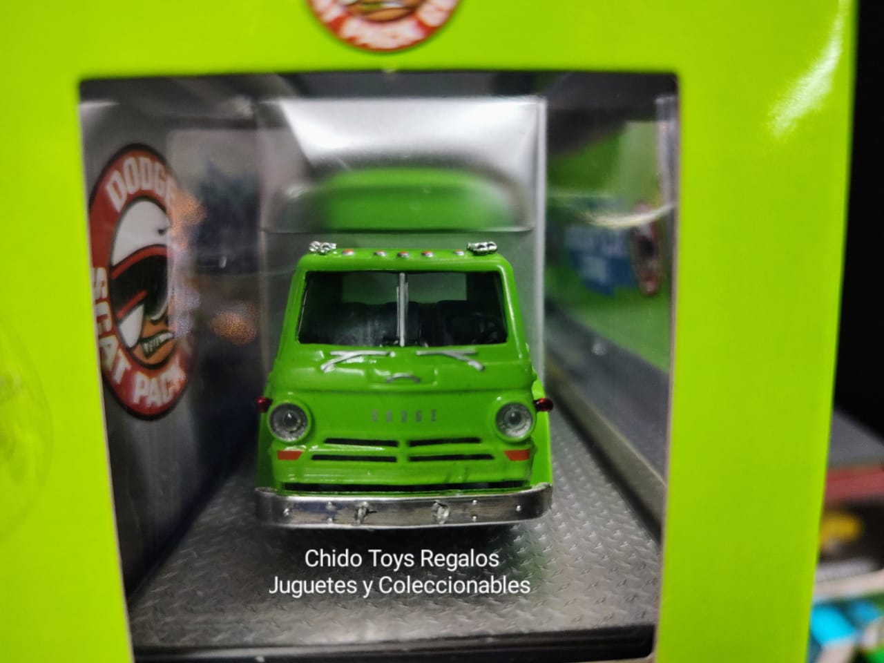 Auto a escala marca M2, modelo ScatPackers Unite, edad 8+ - Chido Toys