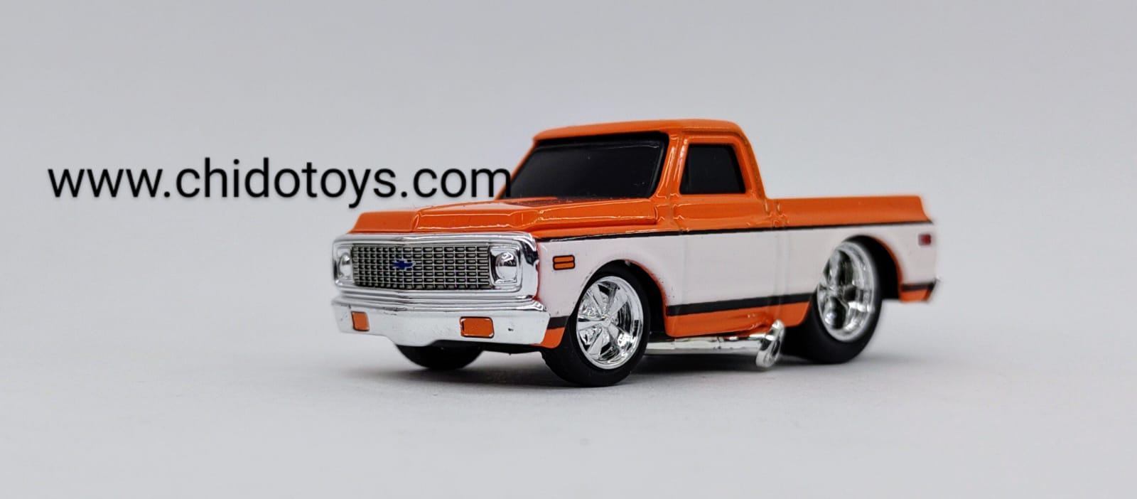 Auto a escala marca Maisto "Muscle Machines", Modelo Chevrolet C10 Pickup 1972 - Chido Toys