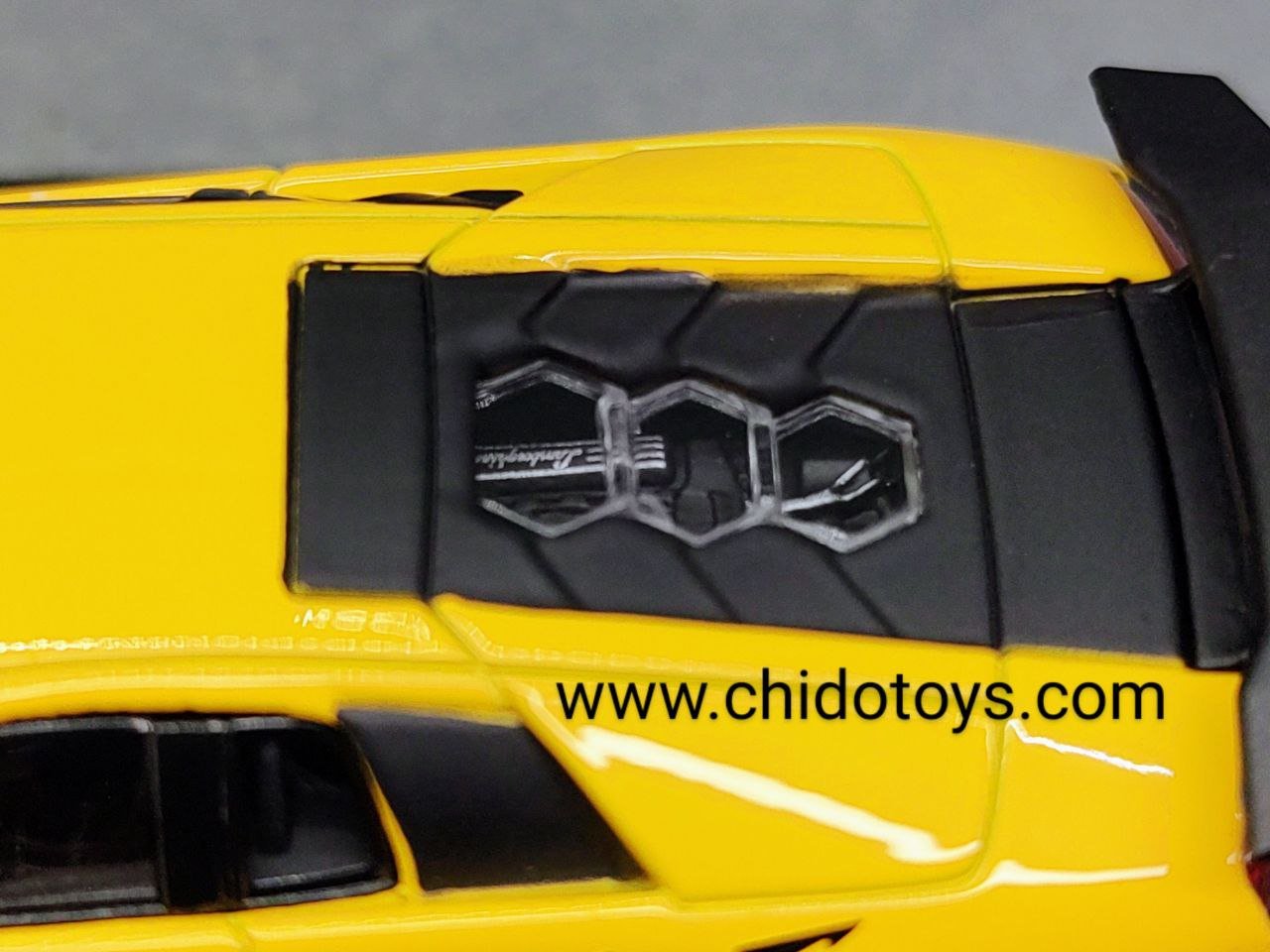 Auto a escala marca Maxwell, Modelo Lamborghini Murciélago LP670 - 4 SV - Chido Toys