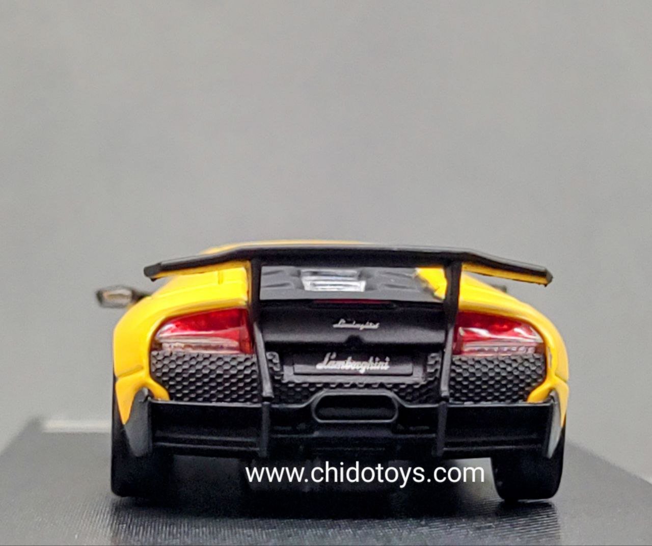 Auto a escala marca Maxwell, Modelo Lamborghini Murciélago LP670 - 4 SV - Chido Toys