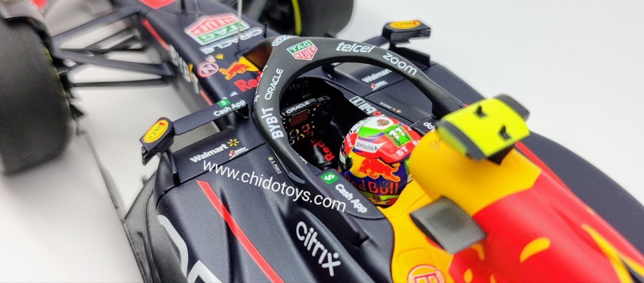 Auto a escala marca Mini Champs, Modelo RB18, Sergio Checo Pérez, GP México 2022 - Chido Toys