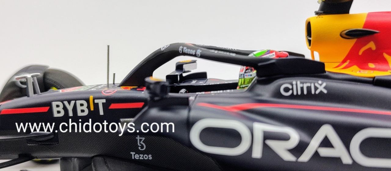 Auto a escala marca Mini Champs, Modelo RB18, Sergio Checo Pérez, GP México 2022 - Chido Toys