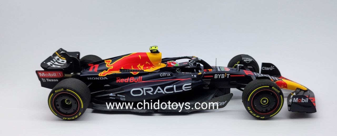 Auto a escala marca Mini Champs, Modelo RB18, Sergio Checo Pérez, GP México2022 - Chido Toys