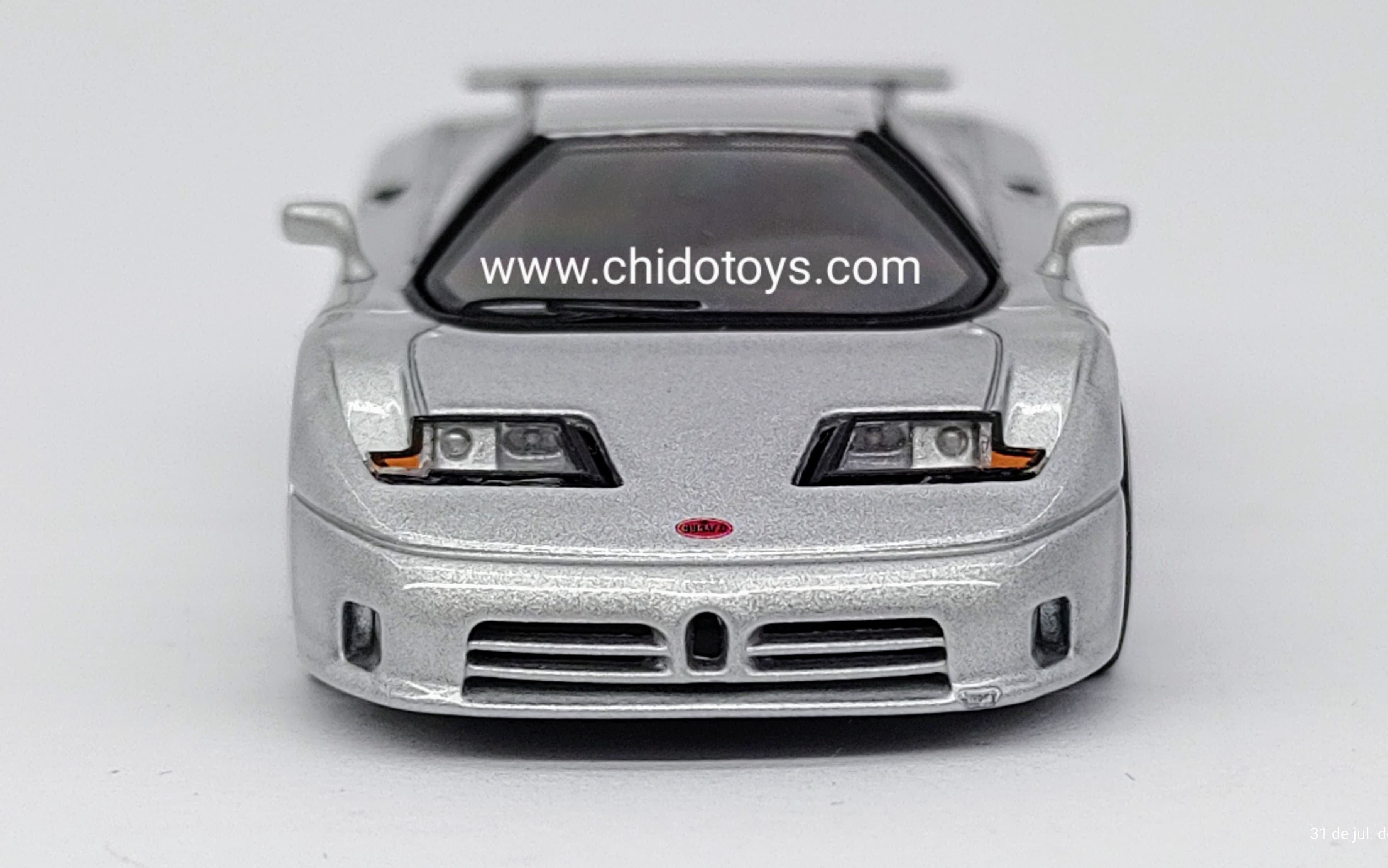 Auto a escala marca Mini GT Modelo EB110 GT Grigo Chiaro - Chido Toys