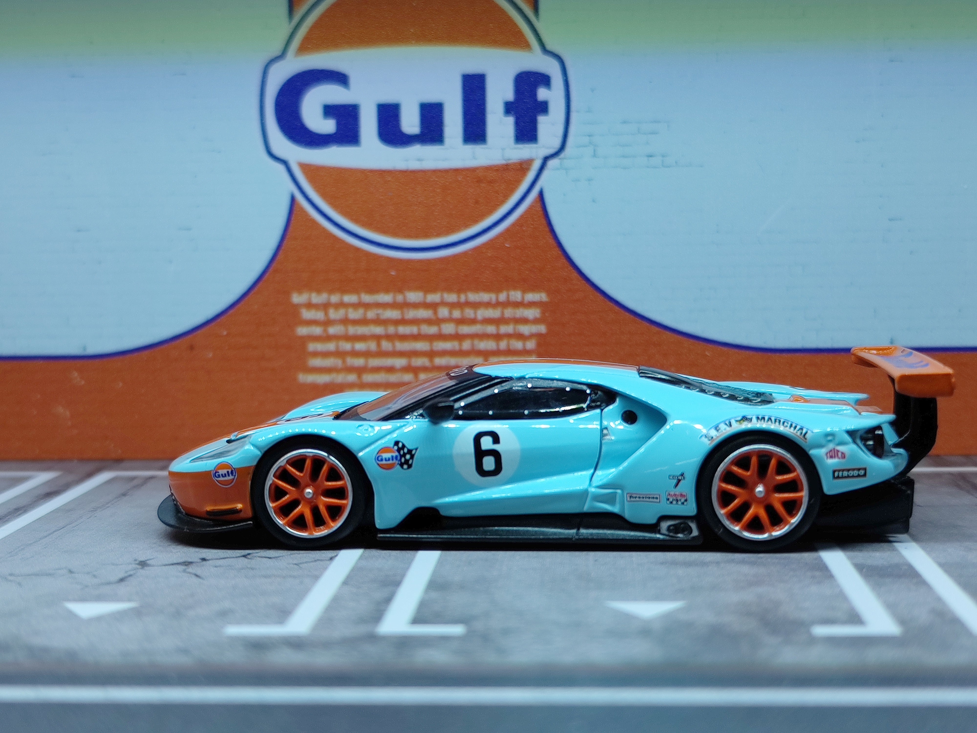 Auto a escala marca Mini GT, modelo Ford GT GTLM - Chido Toys