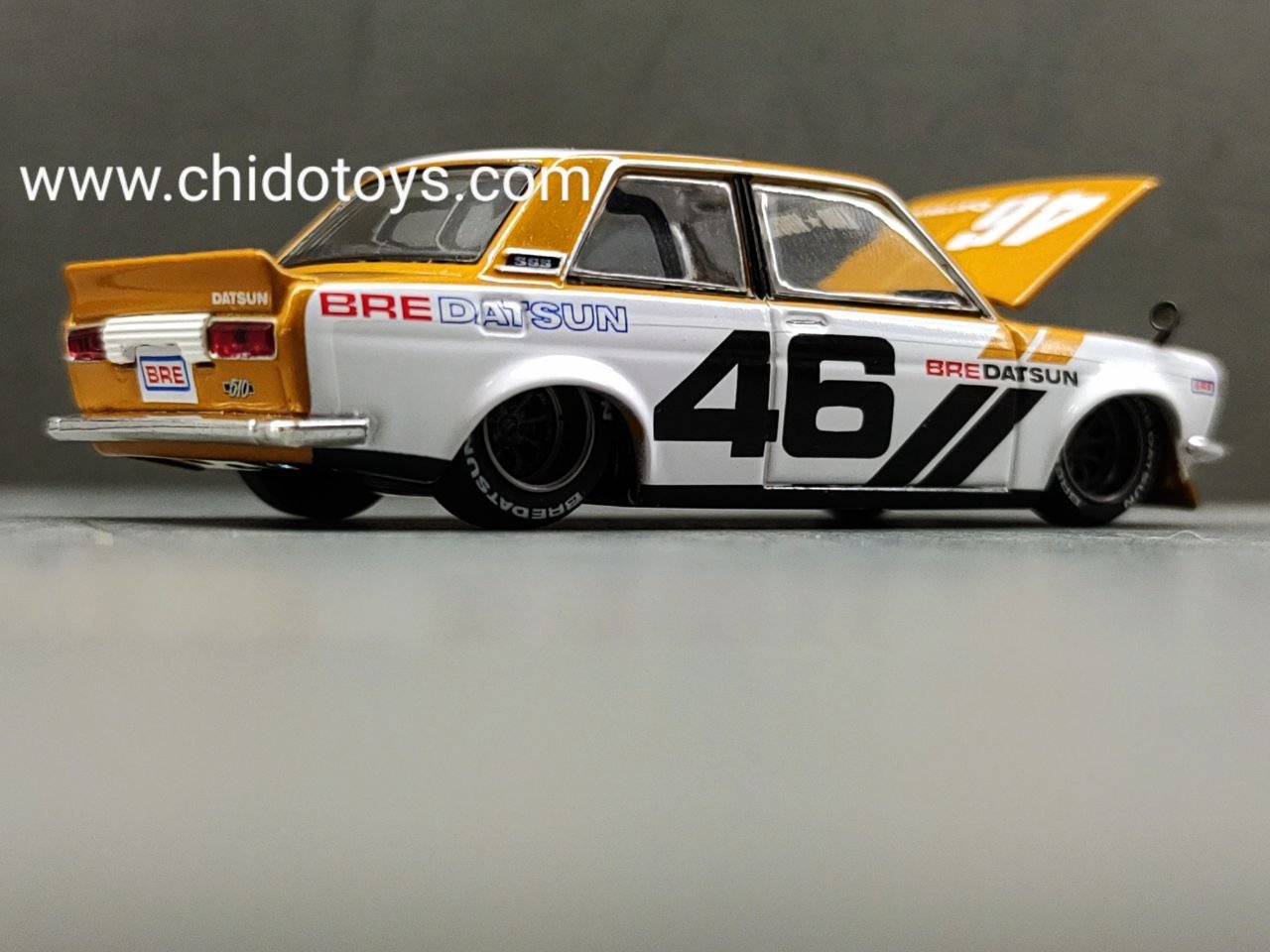 Auto a escala marca Mini GT modelo Kaido House x Mini GT Datsun 510 Street - Chido Toys