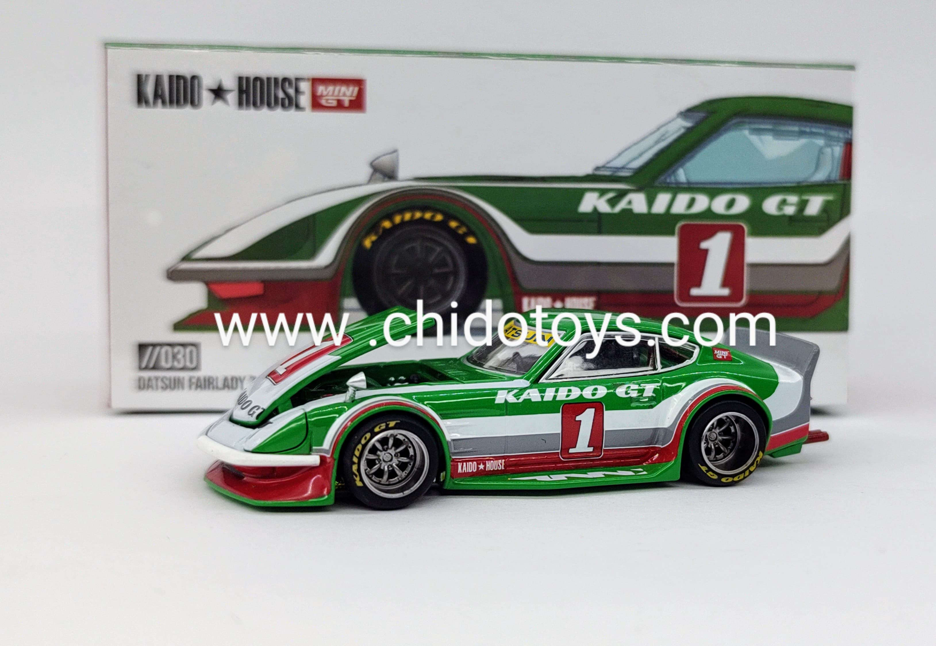 Auto a escala marca Mini GT modelo Kaido House x Mini GT Fairlady Z Kaido GT V2 Verde con Blanco - Chido Toys