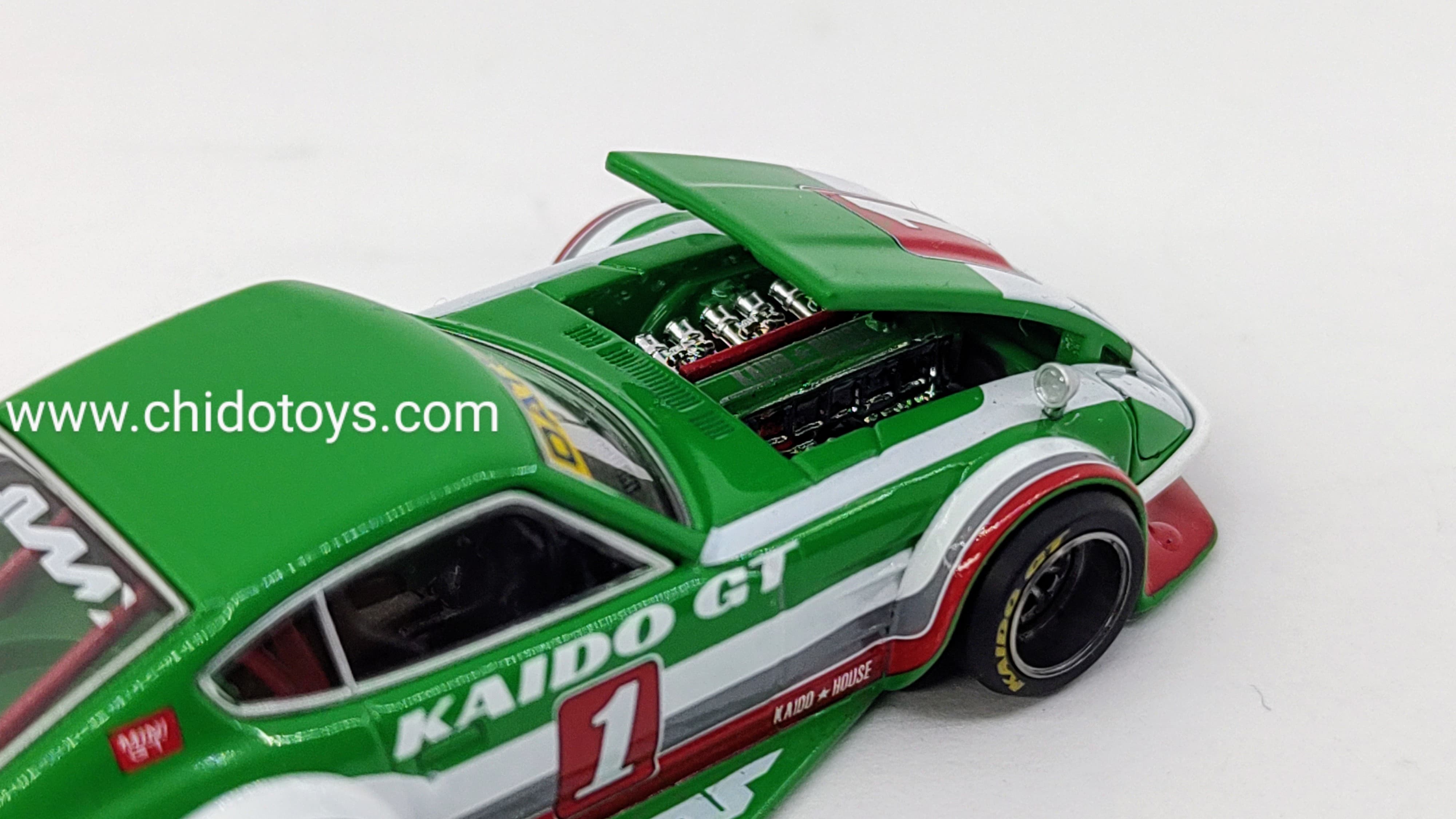 Auto a escala marca Mini GT modelo Kaido House x Mini GT Fairlady Z Kaido GT V2 Verde con Blanco - Chido Toys