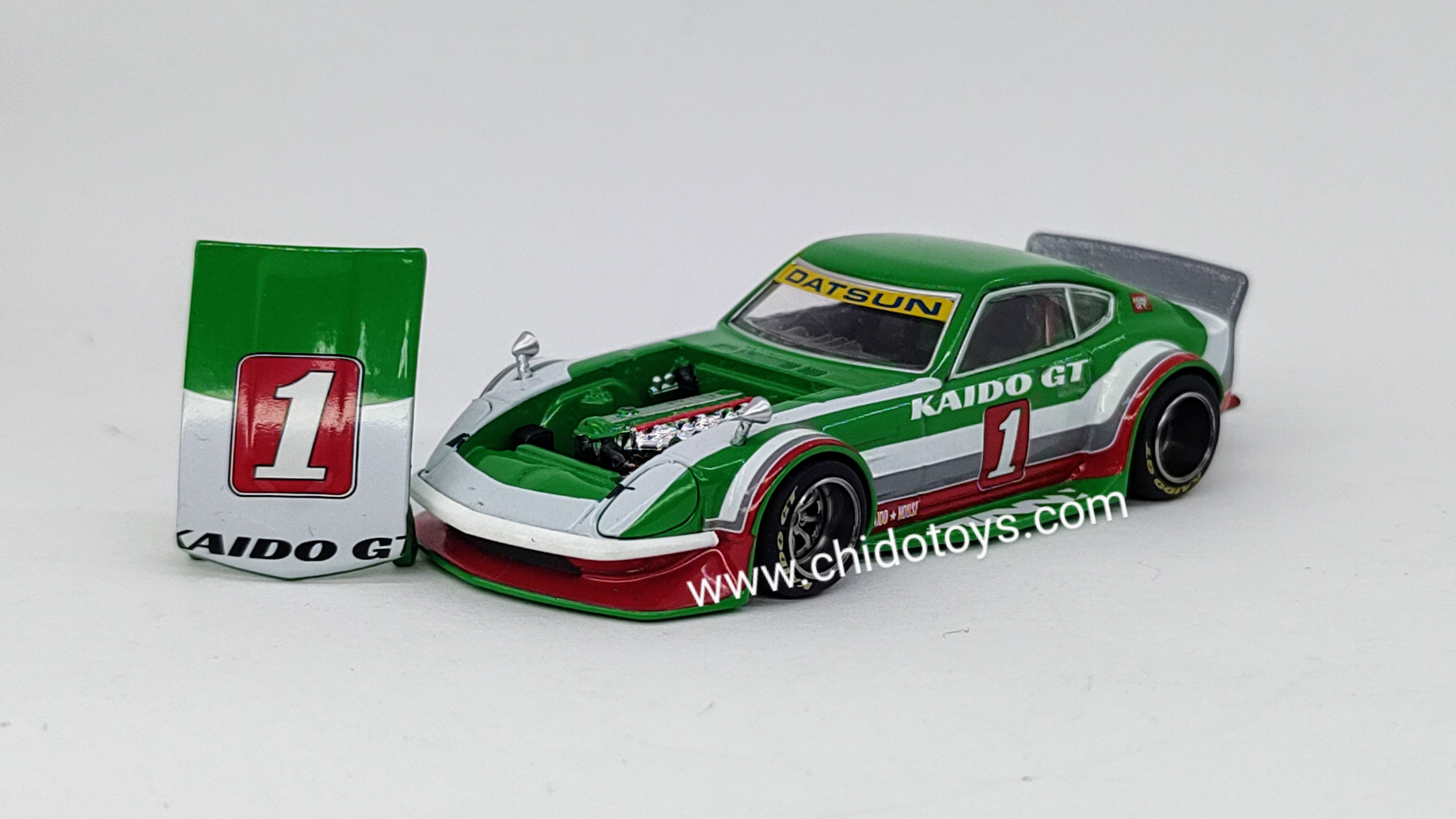 Auto a escala marca Mini GT modelo Kaido House x Mini GT Fairlady Z Kaido GT V2 Verde con Blanco - Chido Toys