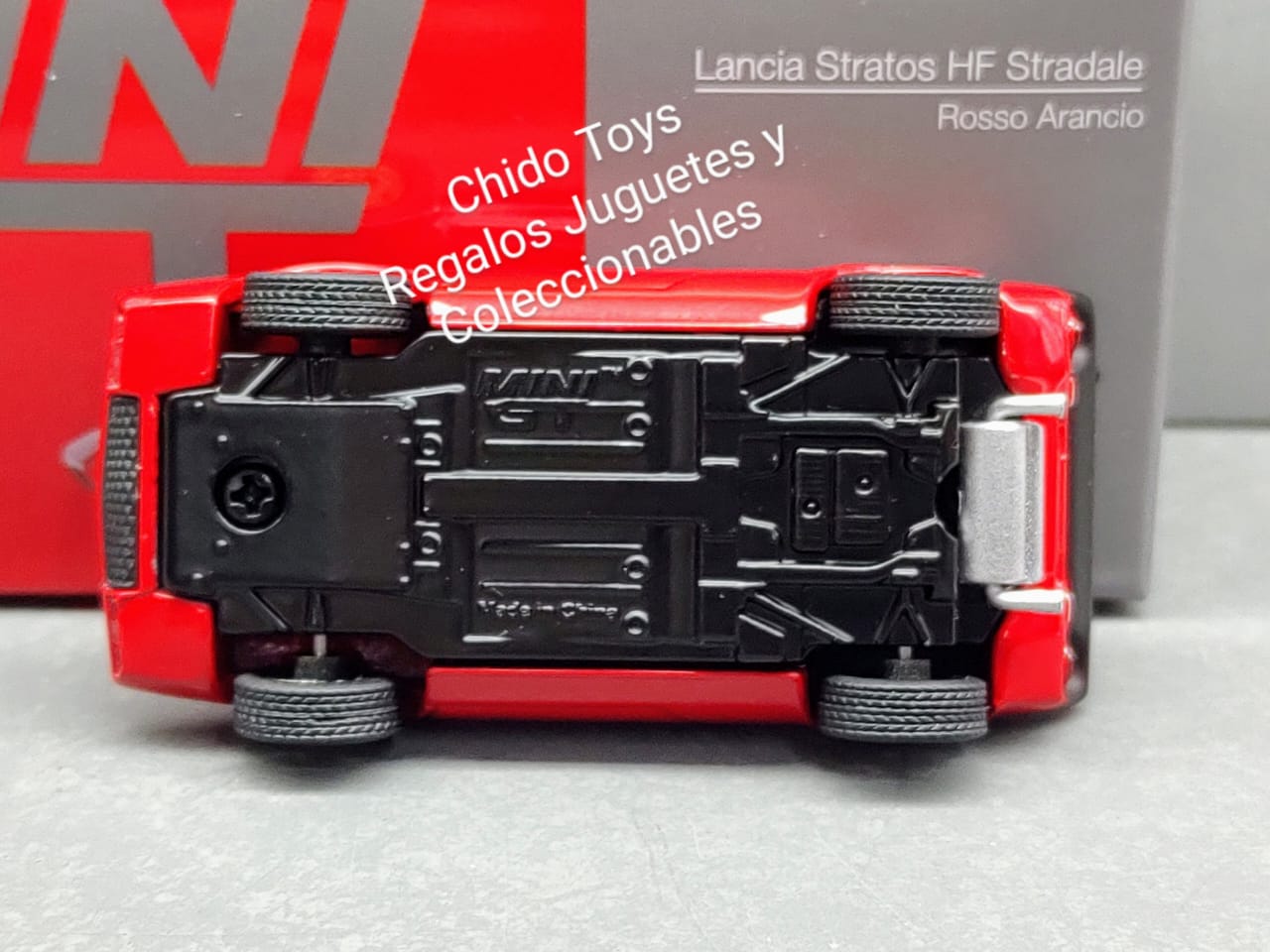Auto a escala marca Mini GT, modelo Lancia Stratos HF Stradale - Chido Toys
