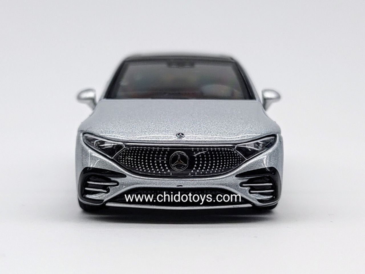 Auto a escala marca Mini GT, Modelo Mercedes - Benz EQS 580 4MATIC Silver Metallic - Chido Toys