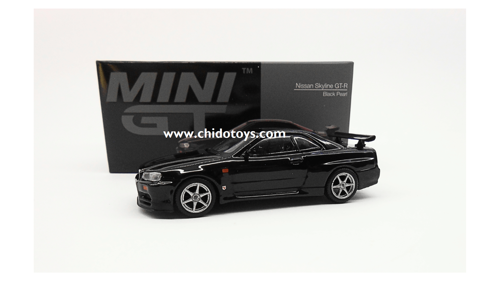 Auto a escala marca Mini GT, Modelo Nissan Skyline GT - R Black Pearl - Chido Toys