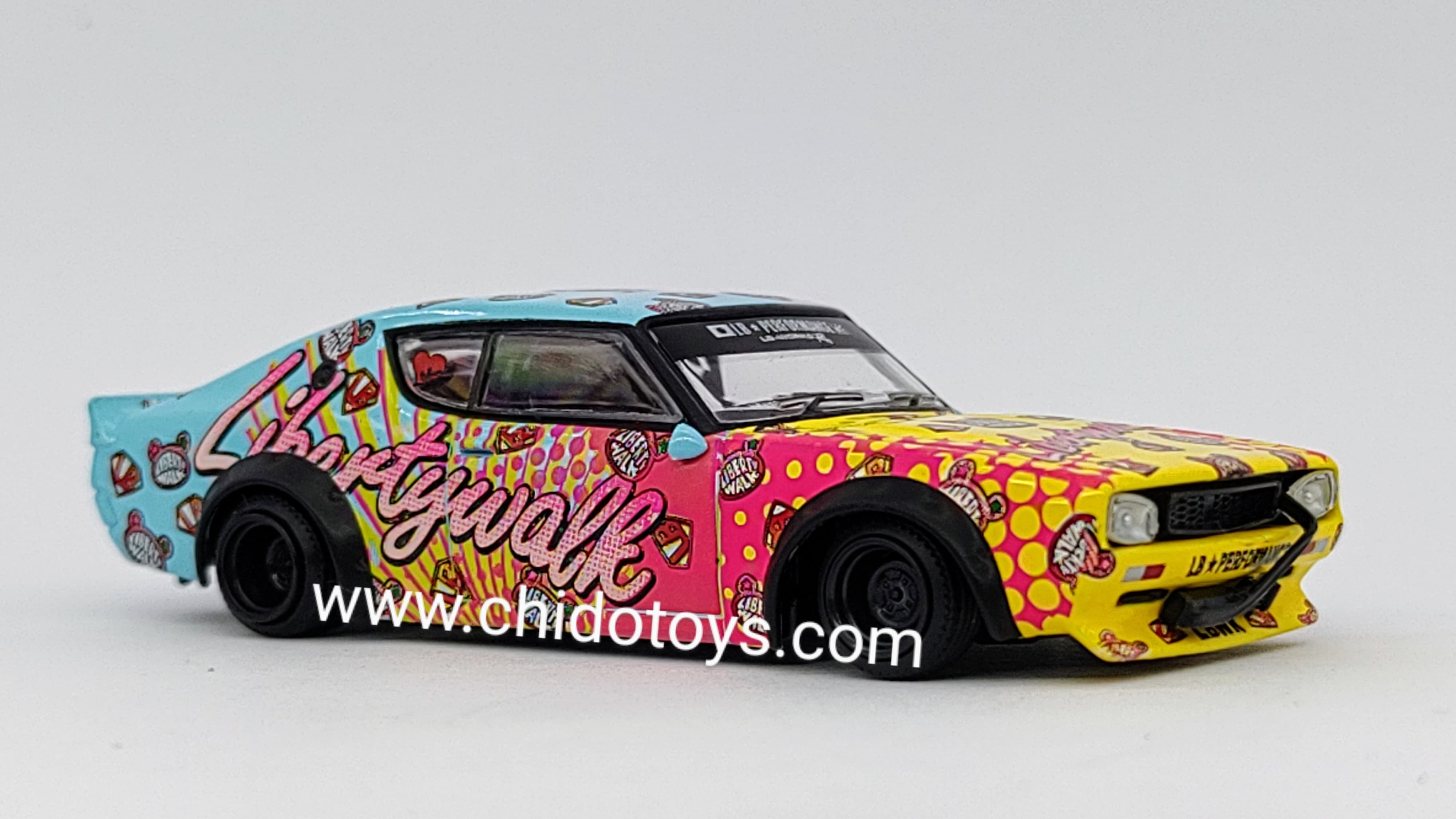 Auto a escala marca Mini GT, Modelo Nissan Skyline Kenmeri Kenmeri Liberty - Chido Toys