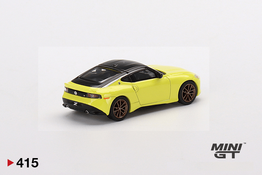 Auto a escala marca Mini GT, Modelo Nissan Z Proto Spec 2023 Amarillo Ikazuchi - Chido Toys