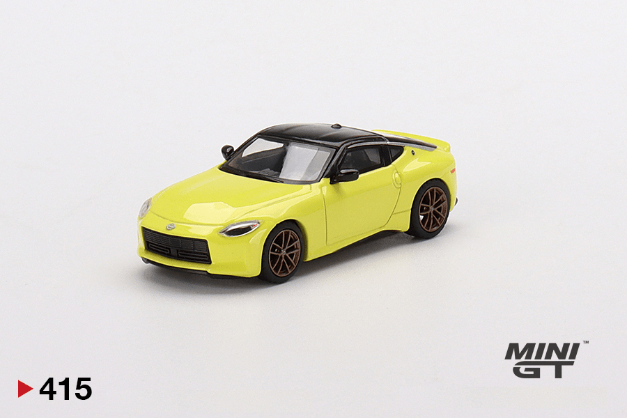 Auto a escala marca Mini GT, Modelo Nissan Z Proto Spec 2023 Amarillo Ikazuchi - Chido Toys