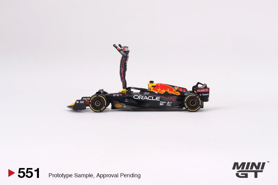 Auto a escala marca Mini GT, Modelo Oracle Red Bull Racing RB18 11 Sergio Pérez 2022 Ganador del GP Monaco - Chido Toys