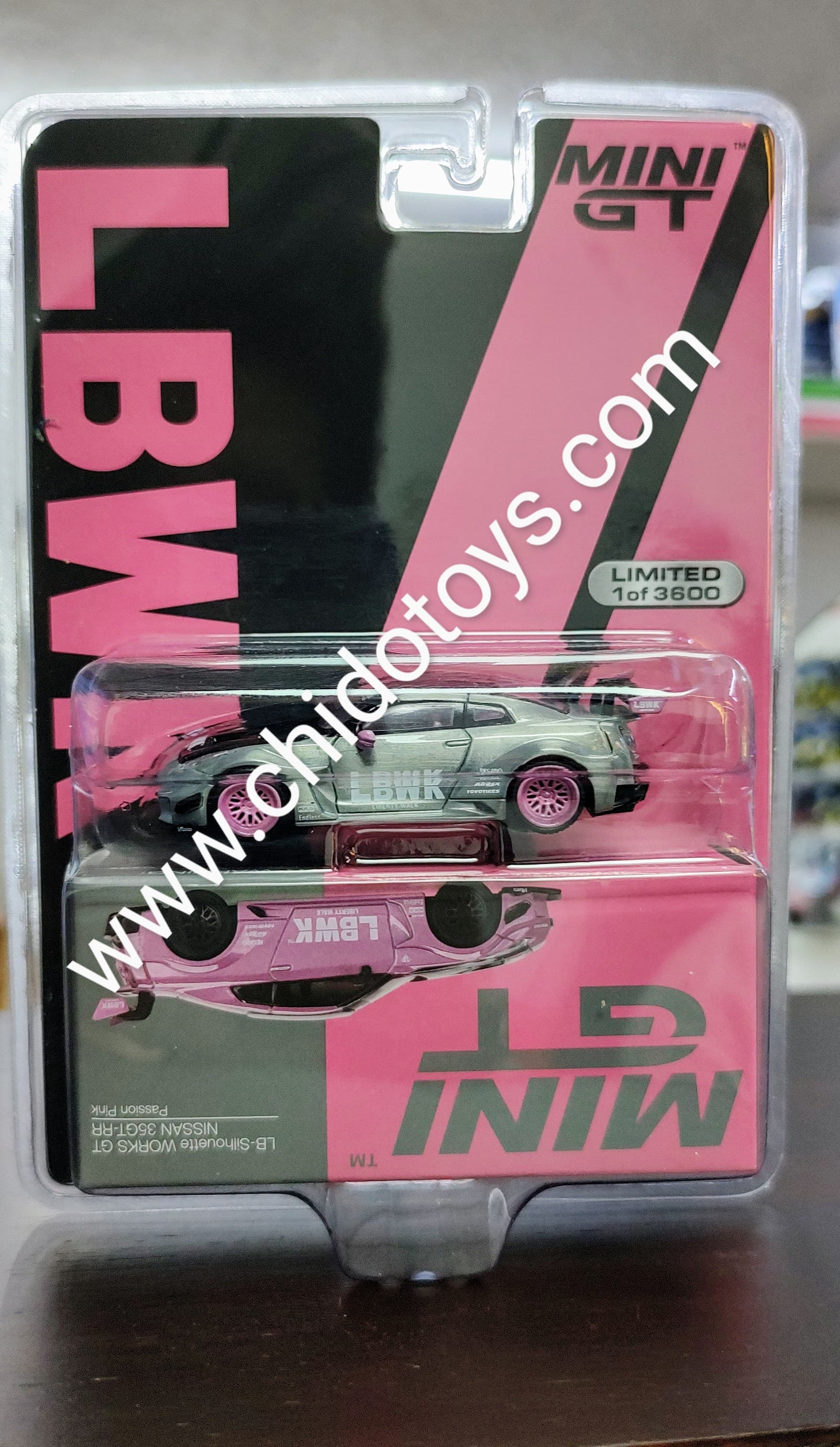 Auto a escala marca Mini GT, SET NISSAN 35GT - RR PASSION PINK - Chido Toys